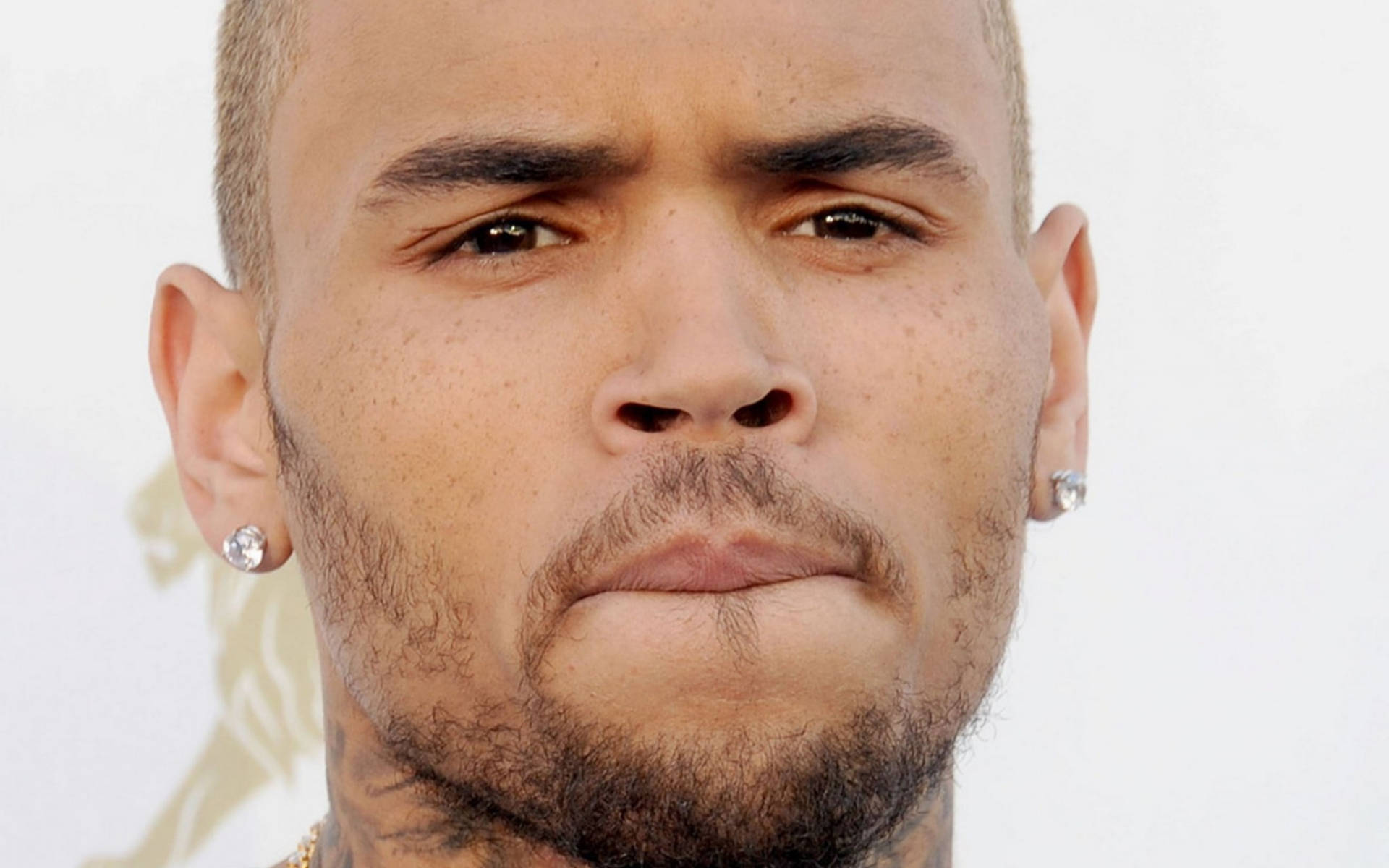 Chris Brown, diamond earrings, bright white backdrop, Full HD Desktop Wallpaper