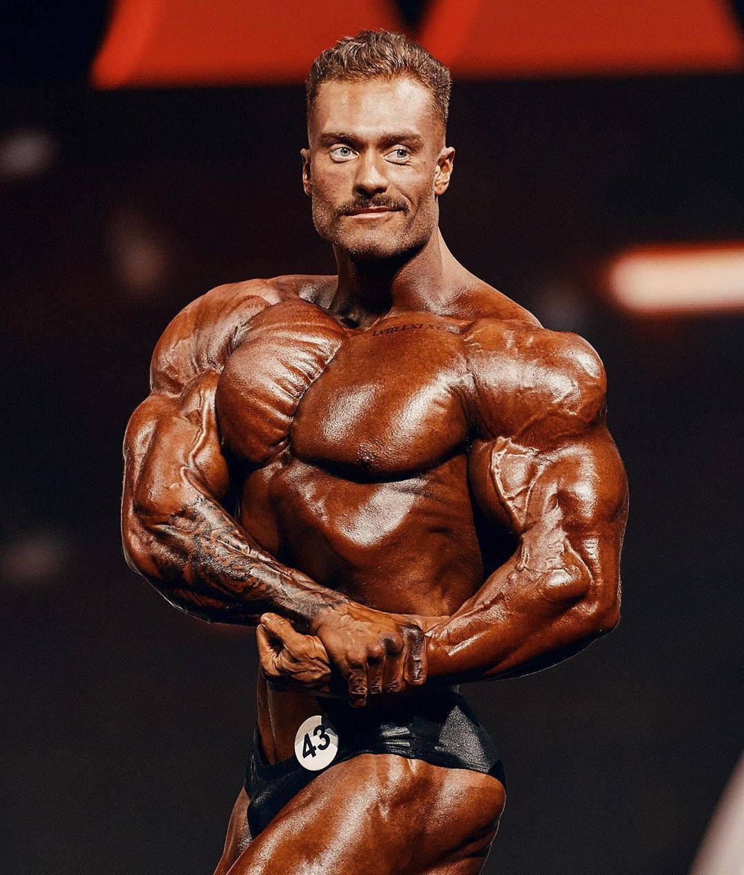 Chris Bumstead, side chest pose, oiled skin, SD Phone Wallpaper