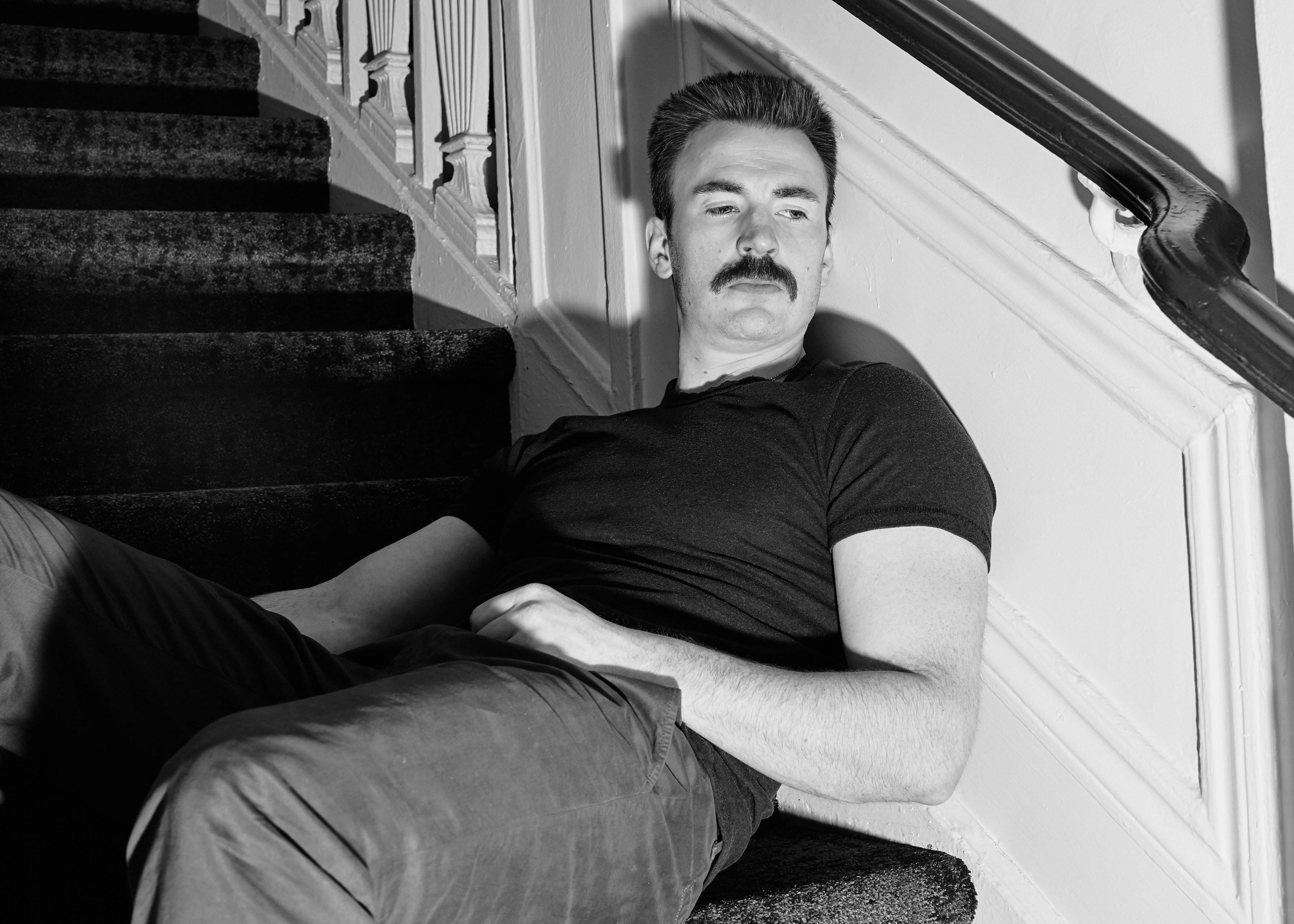 Chris Evans, mustache, carpeted stairs, 2K Desktop Wallpaper