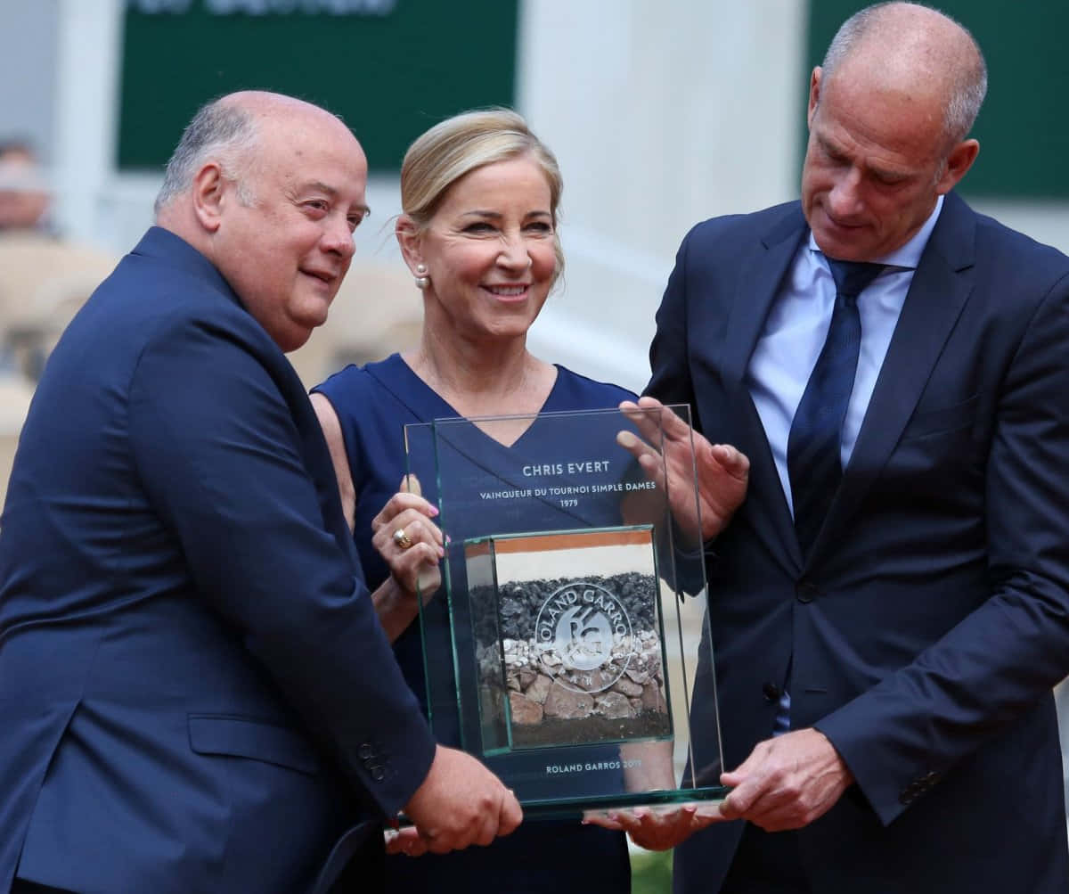 Chris Evert, 1979 Roland Garros victory, glass trophy, SD Desktop Wallpaper