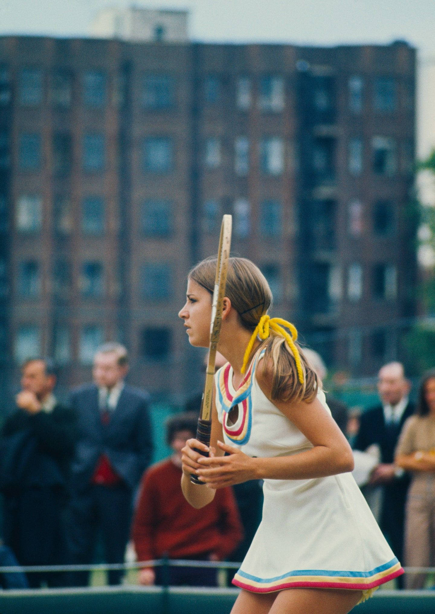 Chris Evert, 1970s outfit, brick apartment buildings, Full HD Phone Wallpaper