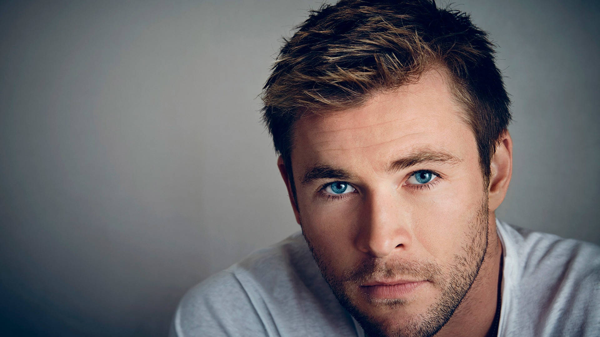 Chris Hemsworth, blue eyes, short tousled hair, Full HD Desktop Wallpaper