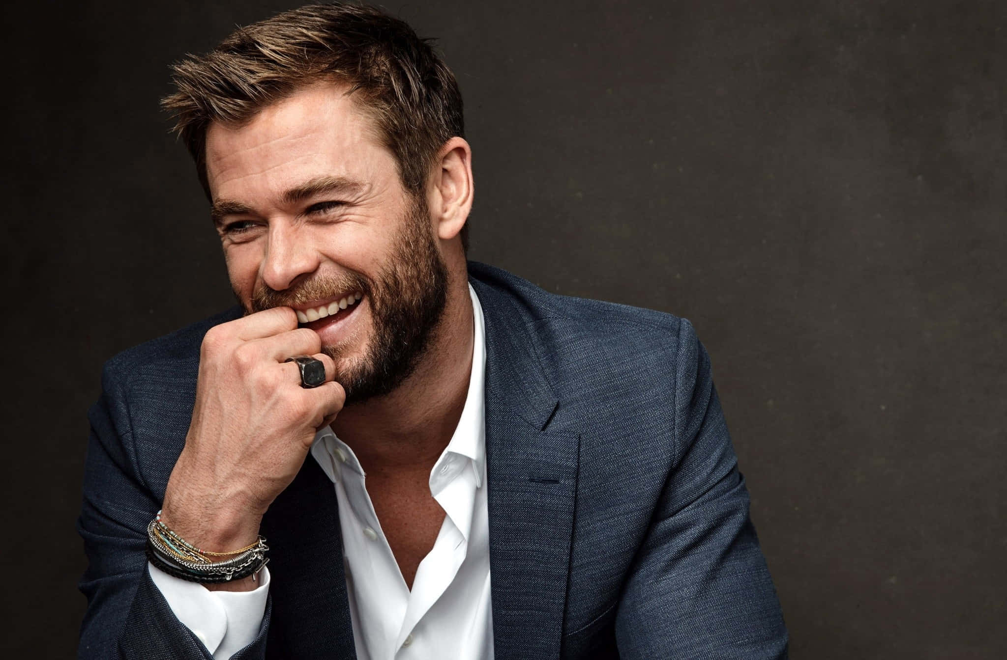 Chris Hemsworth, blue suit, white shirt, Full HD Desktop Wallpaper