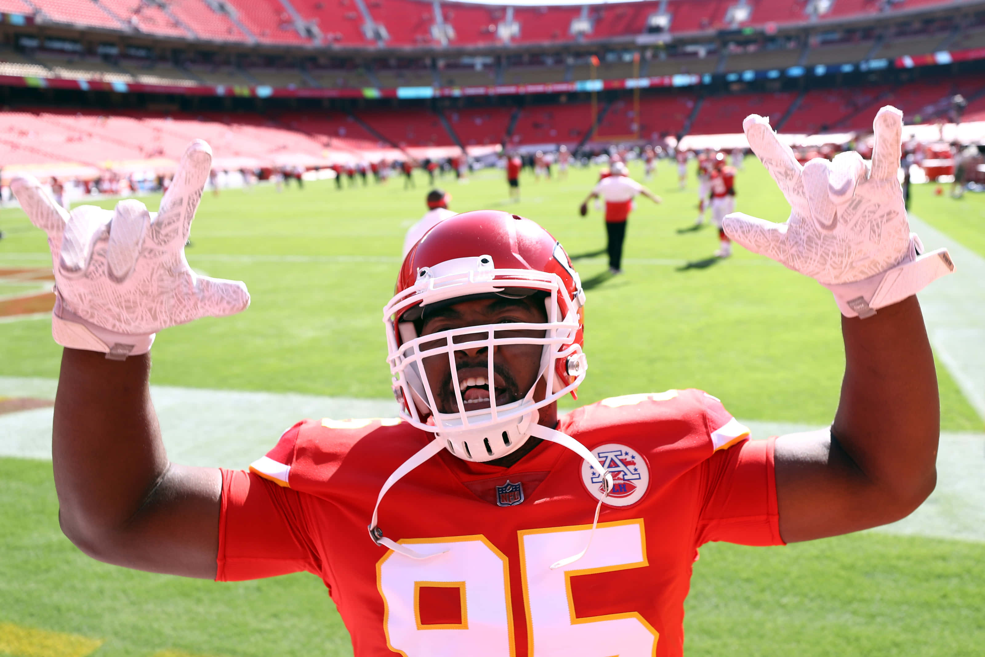 Chris Jones, red jersey, number 95, 2K Desktop Wallpaper