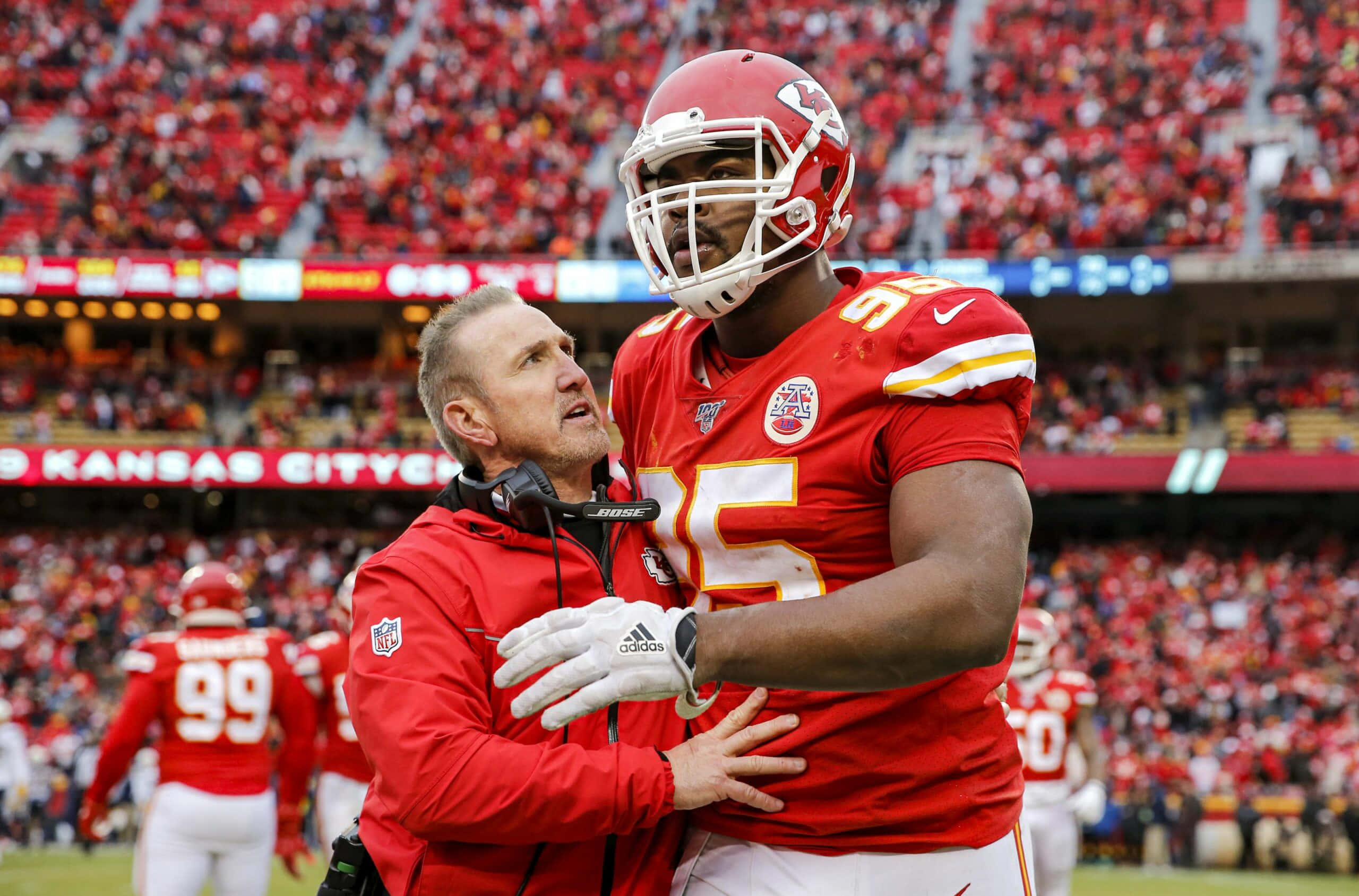 Chris Jones, American Football Coach, red uniform, 2K Desktop Wallpaper