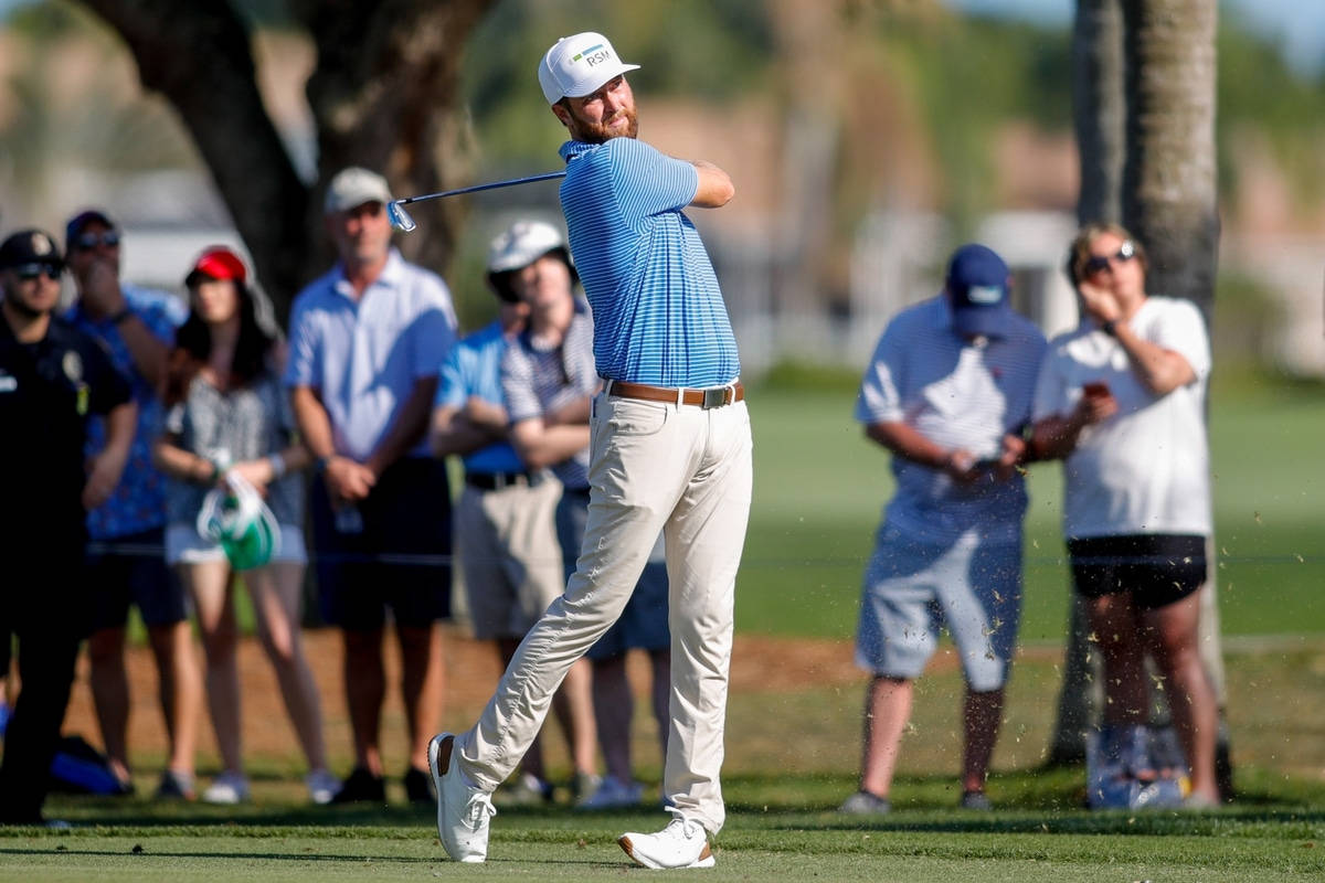 Chris Kirk, blue striped shirt, sunny golf course, SD Desktop Wallpaper