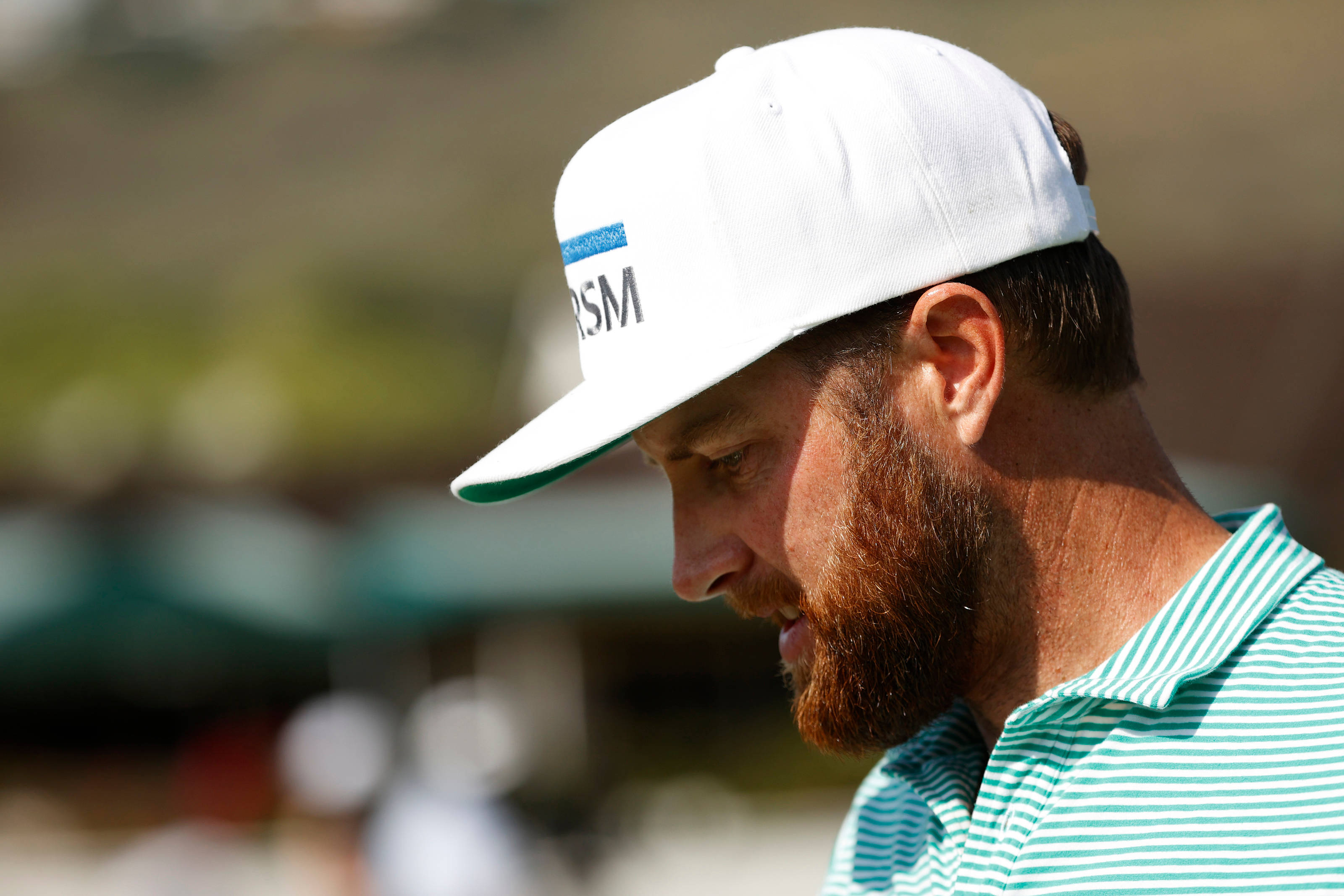 Chris Kirk, red beard, white cap, 2K Desktop Wallpaper