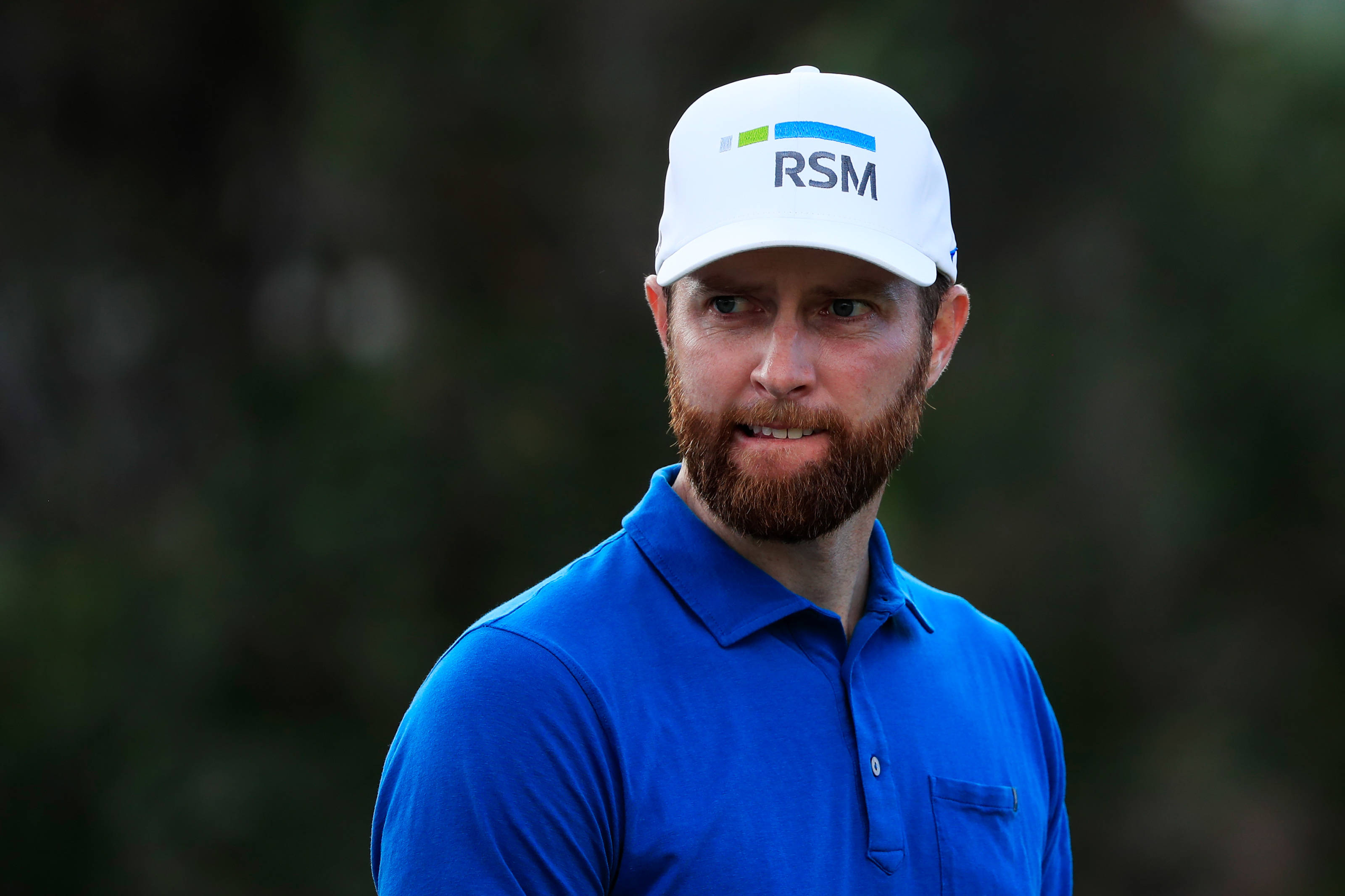 Chris Kirk, blue polo, white RSM cap, 2K Desktop Wallpaper