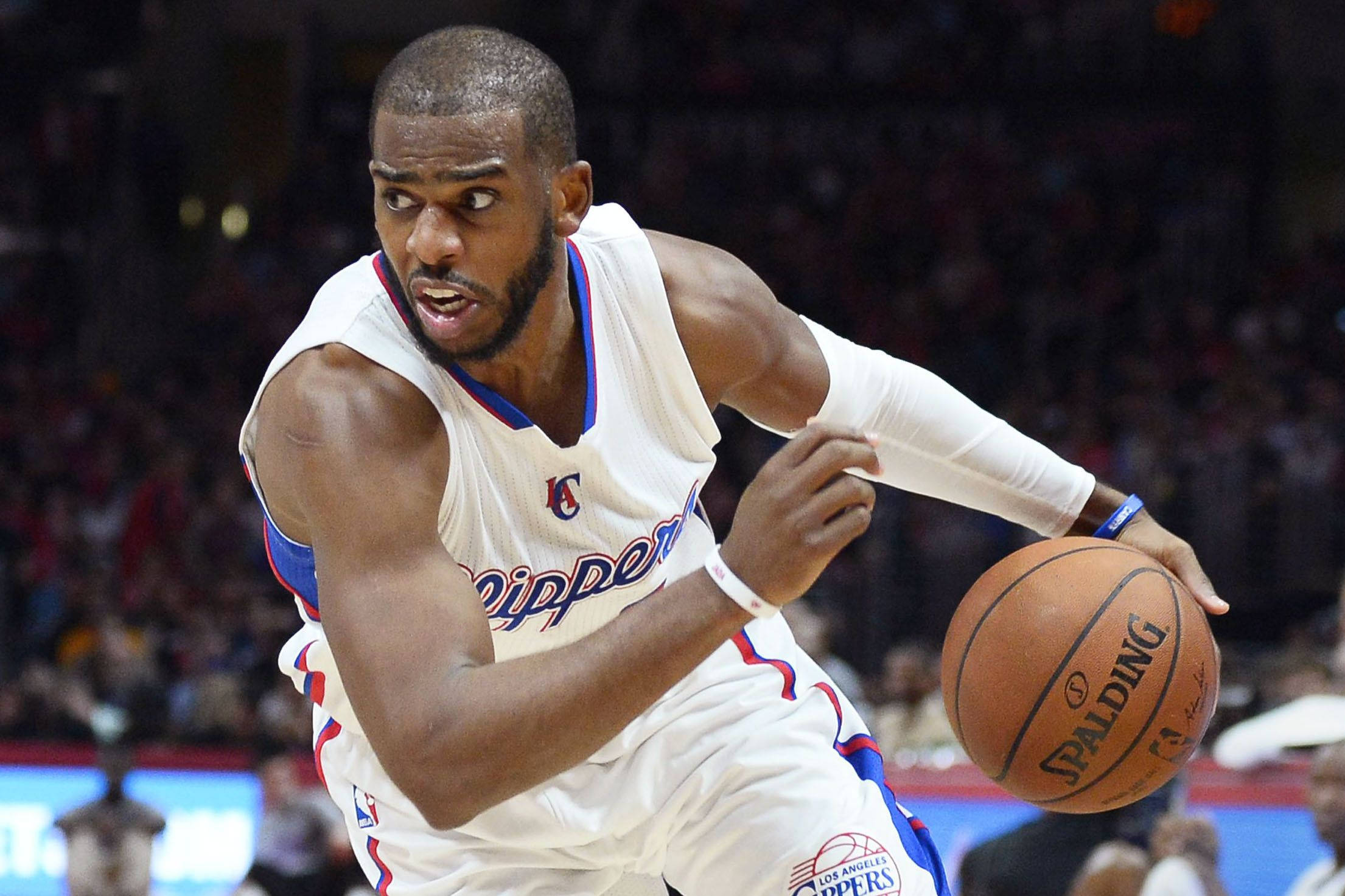Chris Paul, white Clippers jersey, dribbles intensely, Full HD Desktop Wallpaper