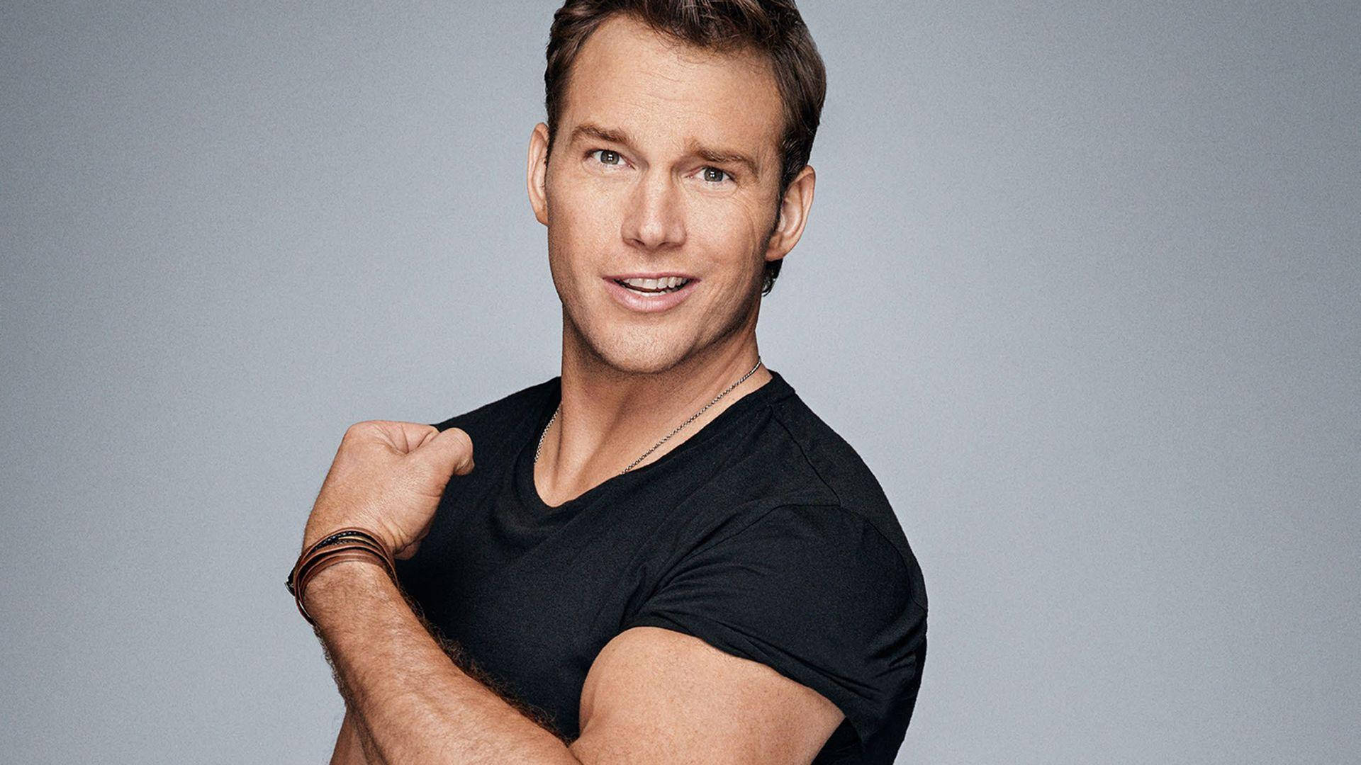 Chris Pratt, black t-shirt, gray studio background, Full HD Desktop Wallpaper