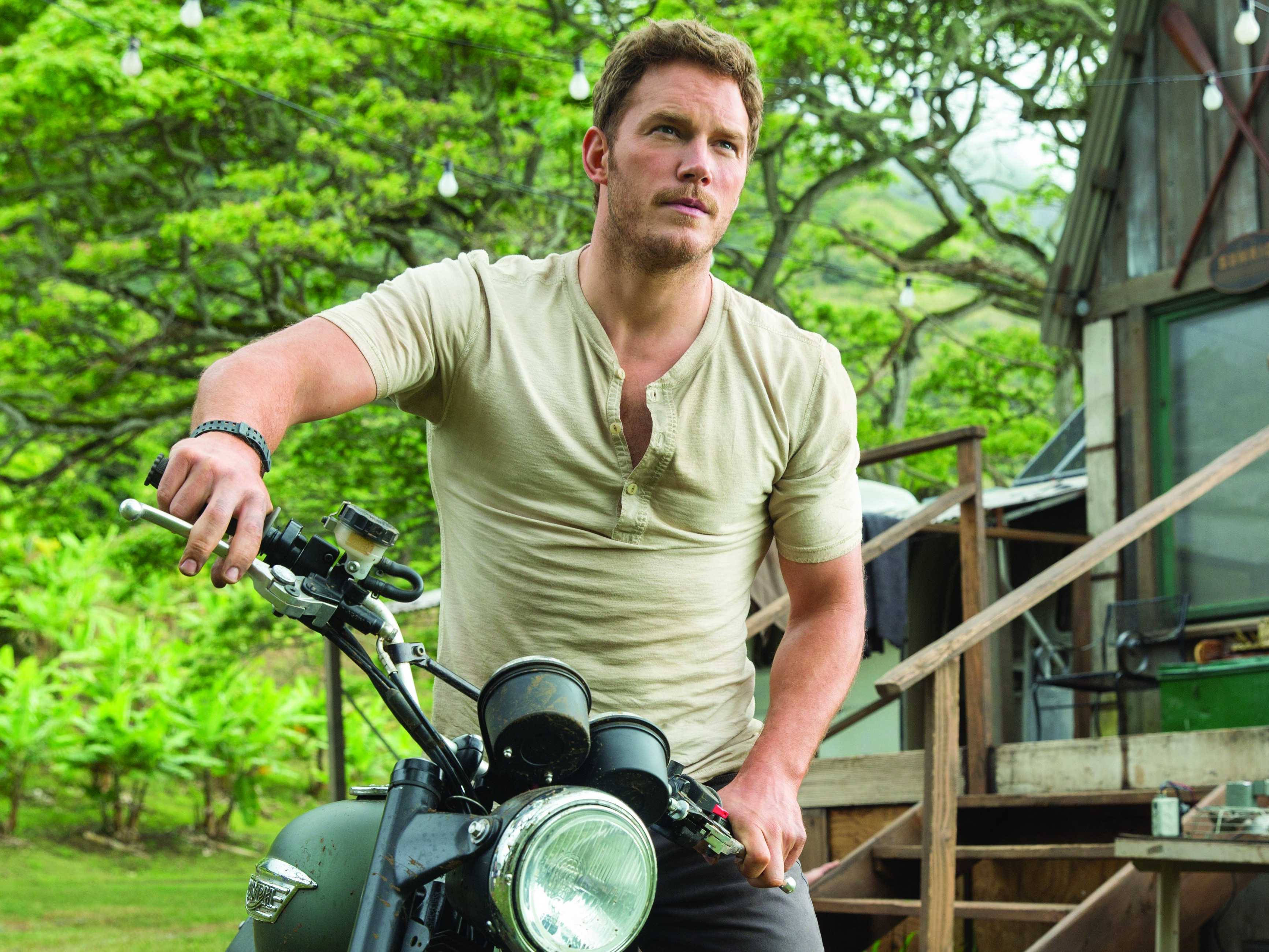 Chris Pratt, vintage motorcycle, wooden cabin, 2K Desktop Wallpaper