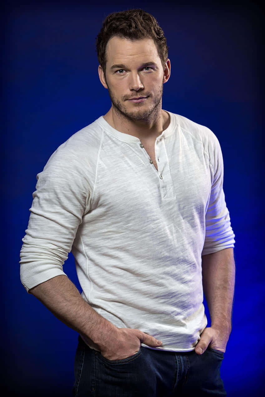 Chris Pratt, white henley shirt, short brown hair, SD Phone Wallpaper