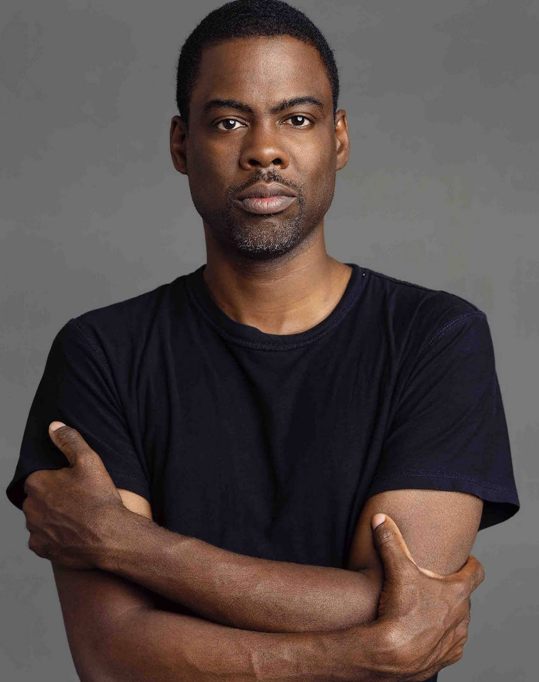 Chris Rock, black tee, plain gray background, Full HD Phone Wallpaper