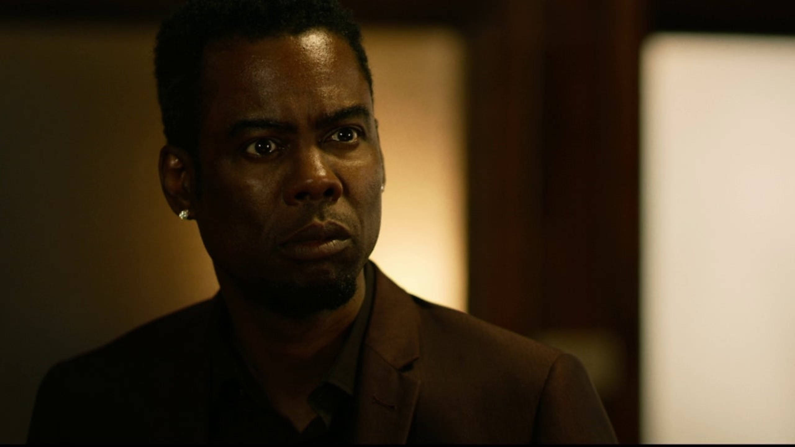 Chris Rock, dark suit, wide eyes, 2K Desktop Wallpaper