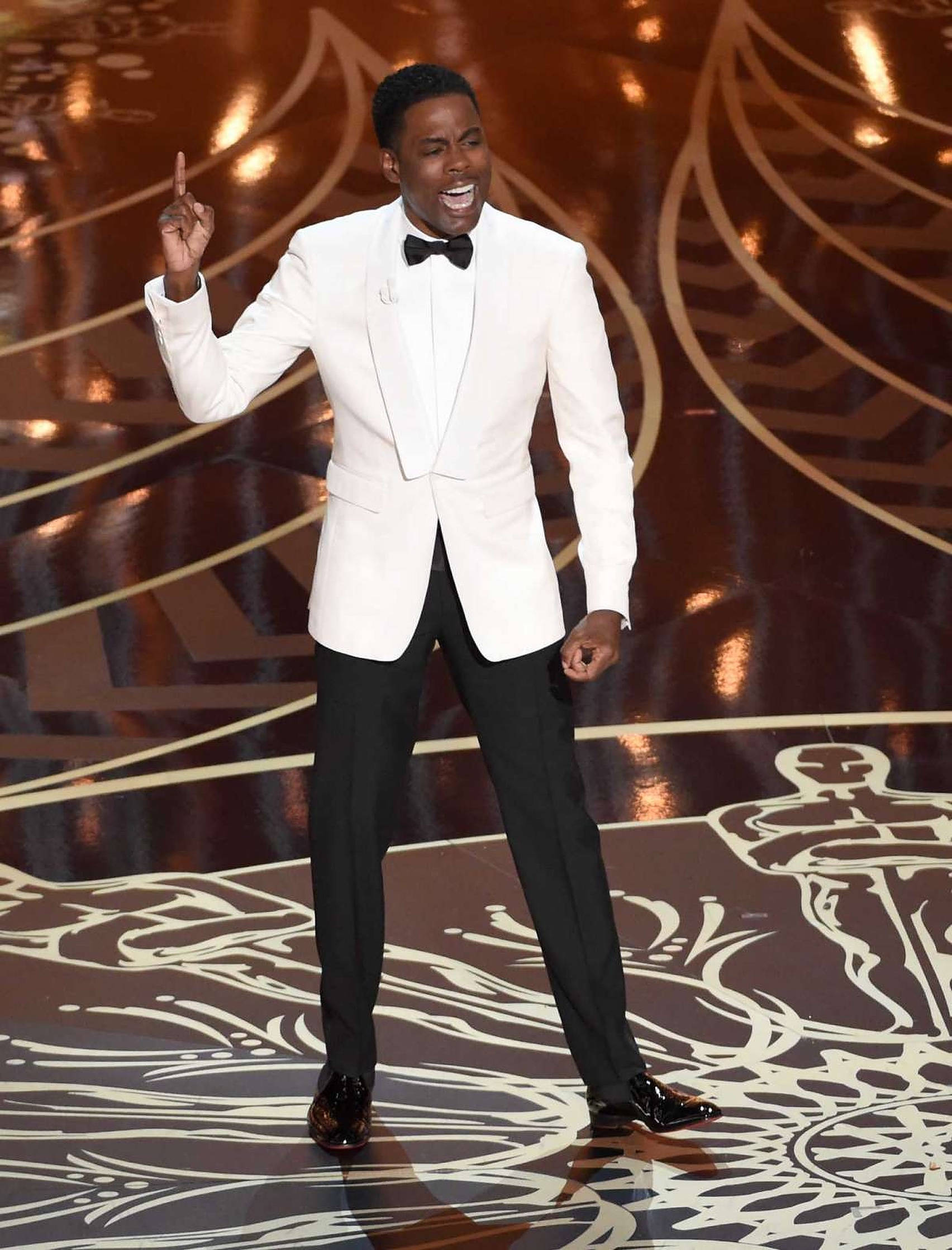 Chris Rock, white tuxedo, golden Oscar stage, Full HD Phone Wallpaper