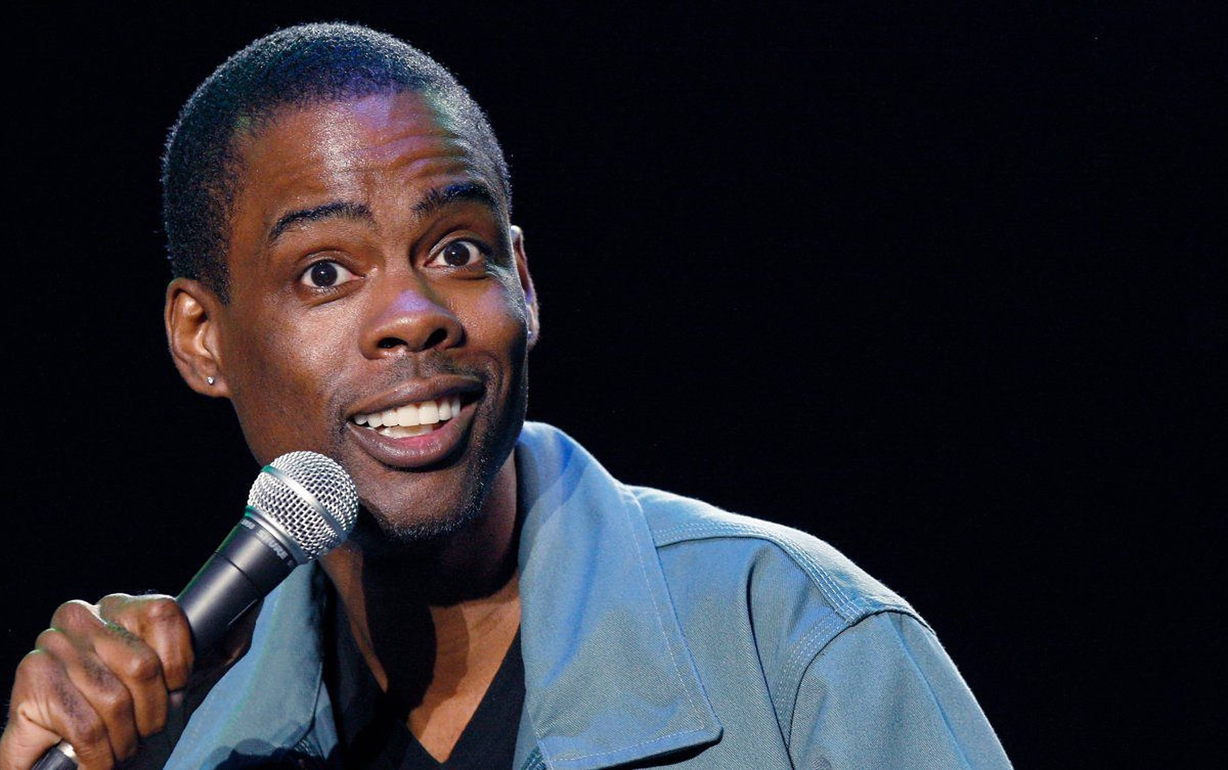 Chris Rock, mic, dark stage backdrop, Full HD Desktop Wallpaper