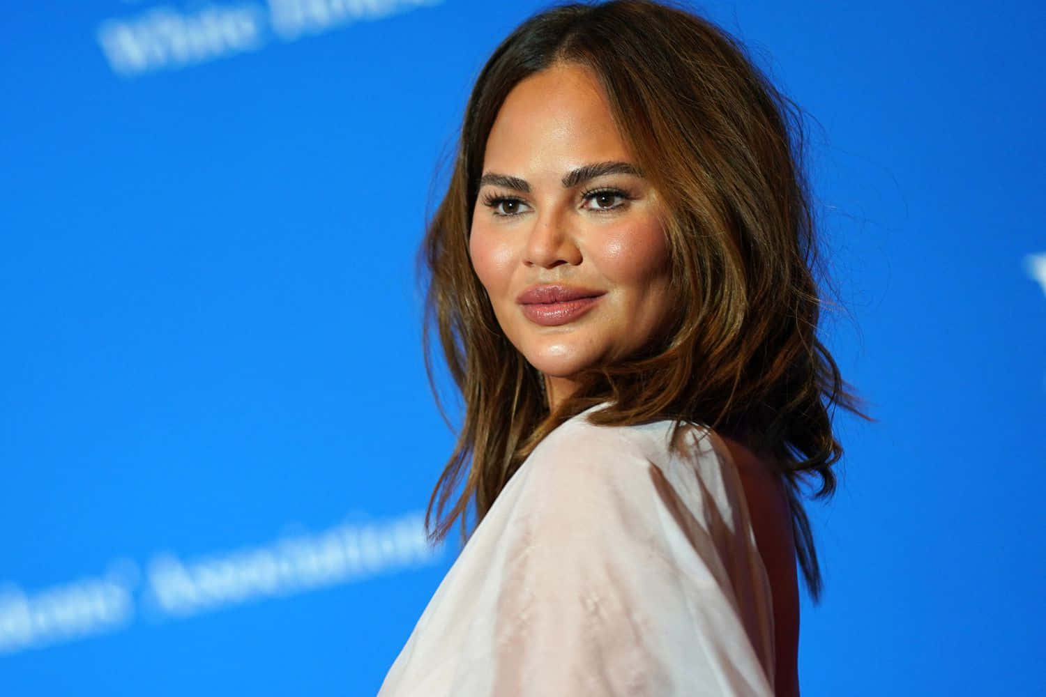 Chrissy Teigen, blue backdrop, event, HD Desktop Wallpaper