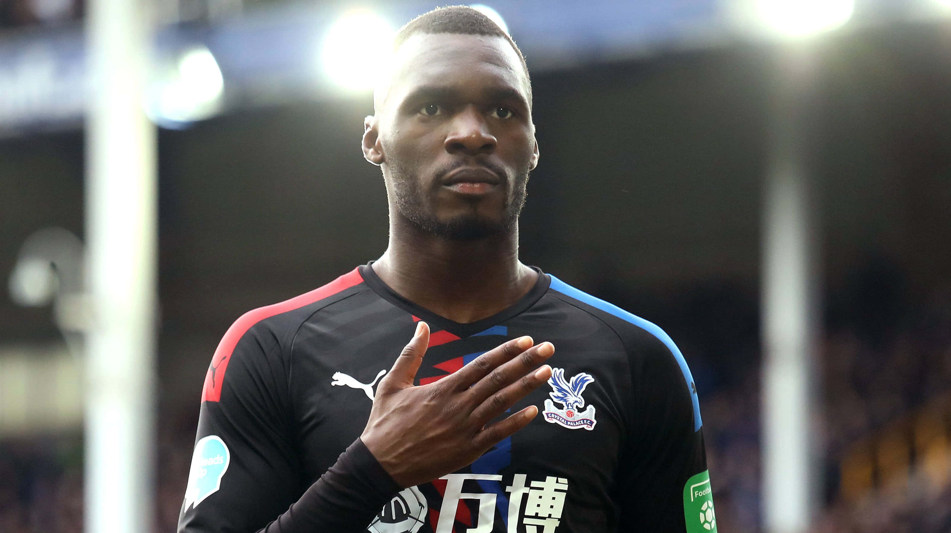 Christian Benteke, black jersey, red and blue accents, 2K Desktop Wallpaper