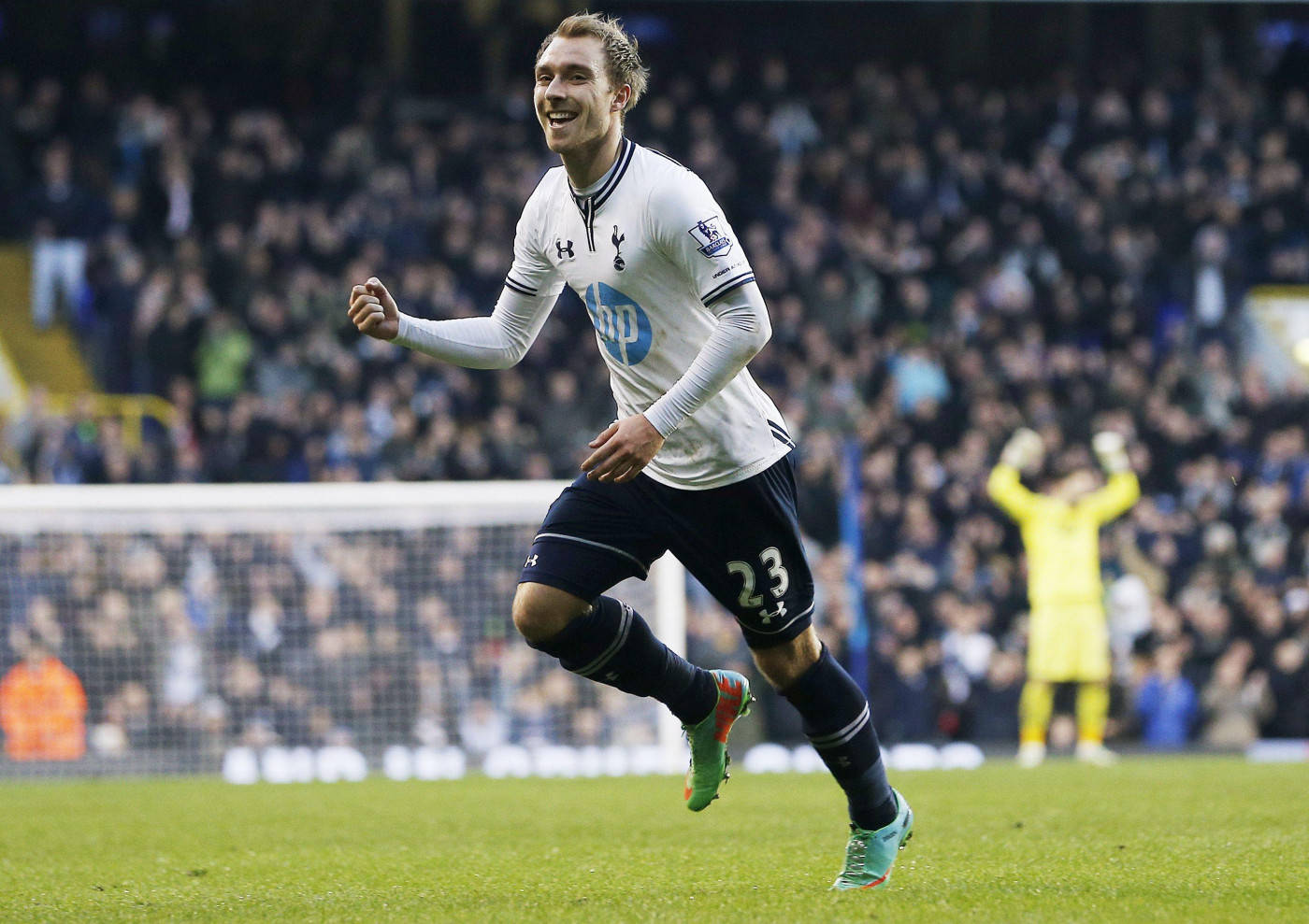 Christian Eriksen, white jersey, green pitch, HD Desktop Wallpaper