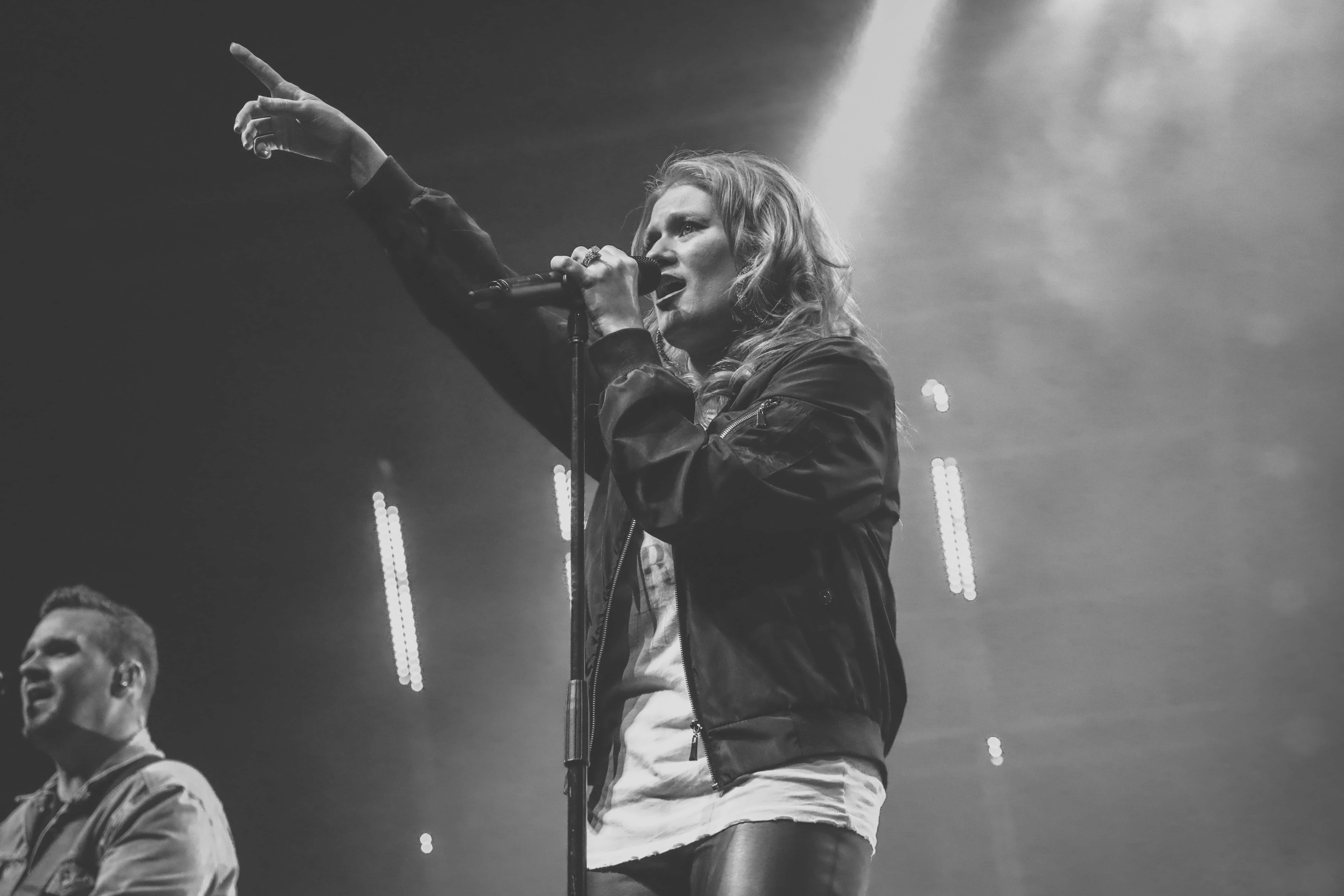 female singer, performing on stage, one arm raised, 5K Desktop Wallpaper
