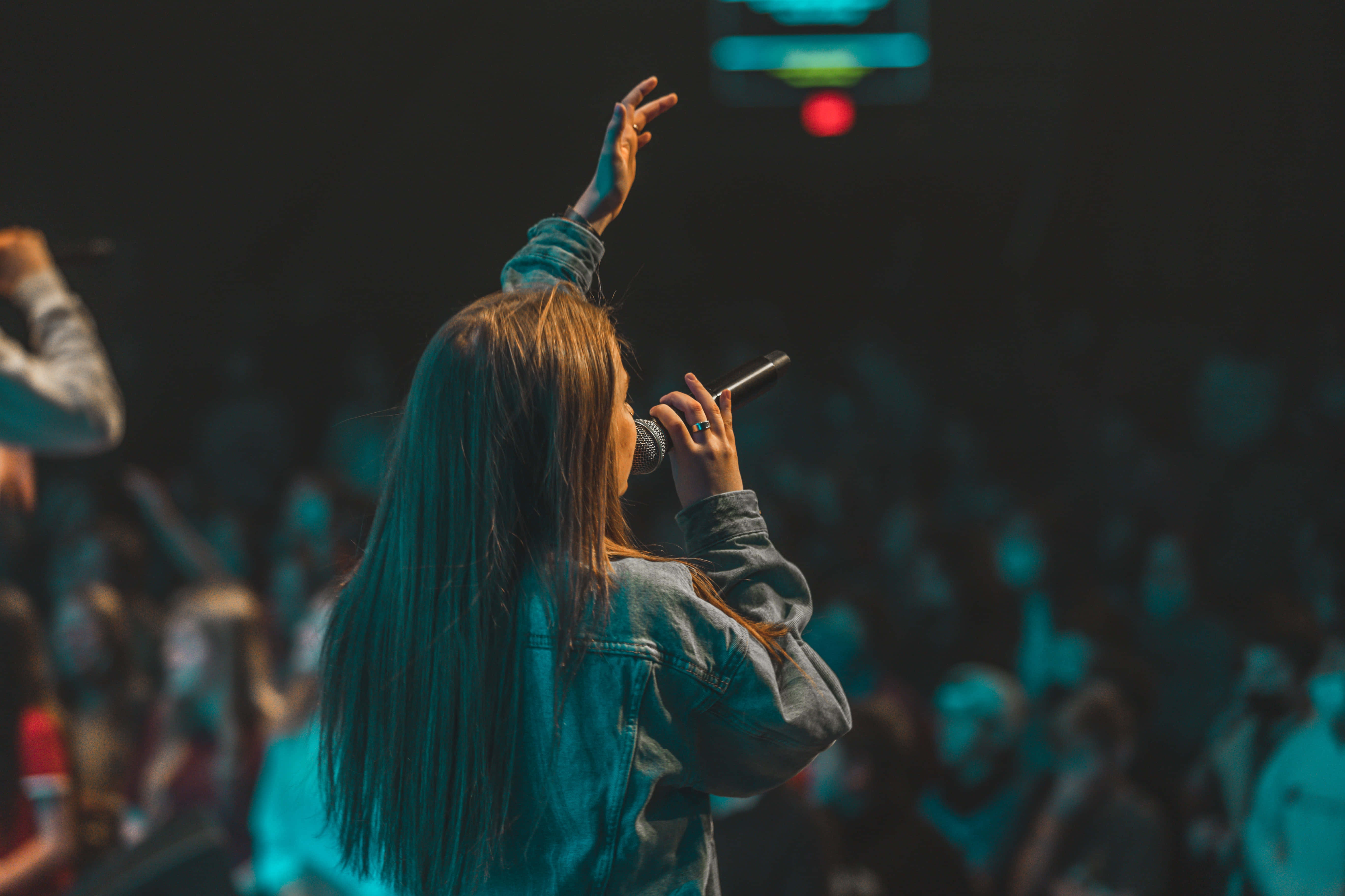 worship leader, long hair, mic, 5K Desktop Wallpaper