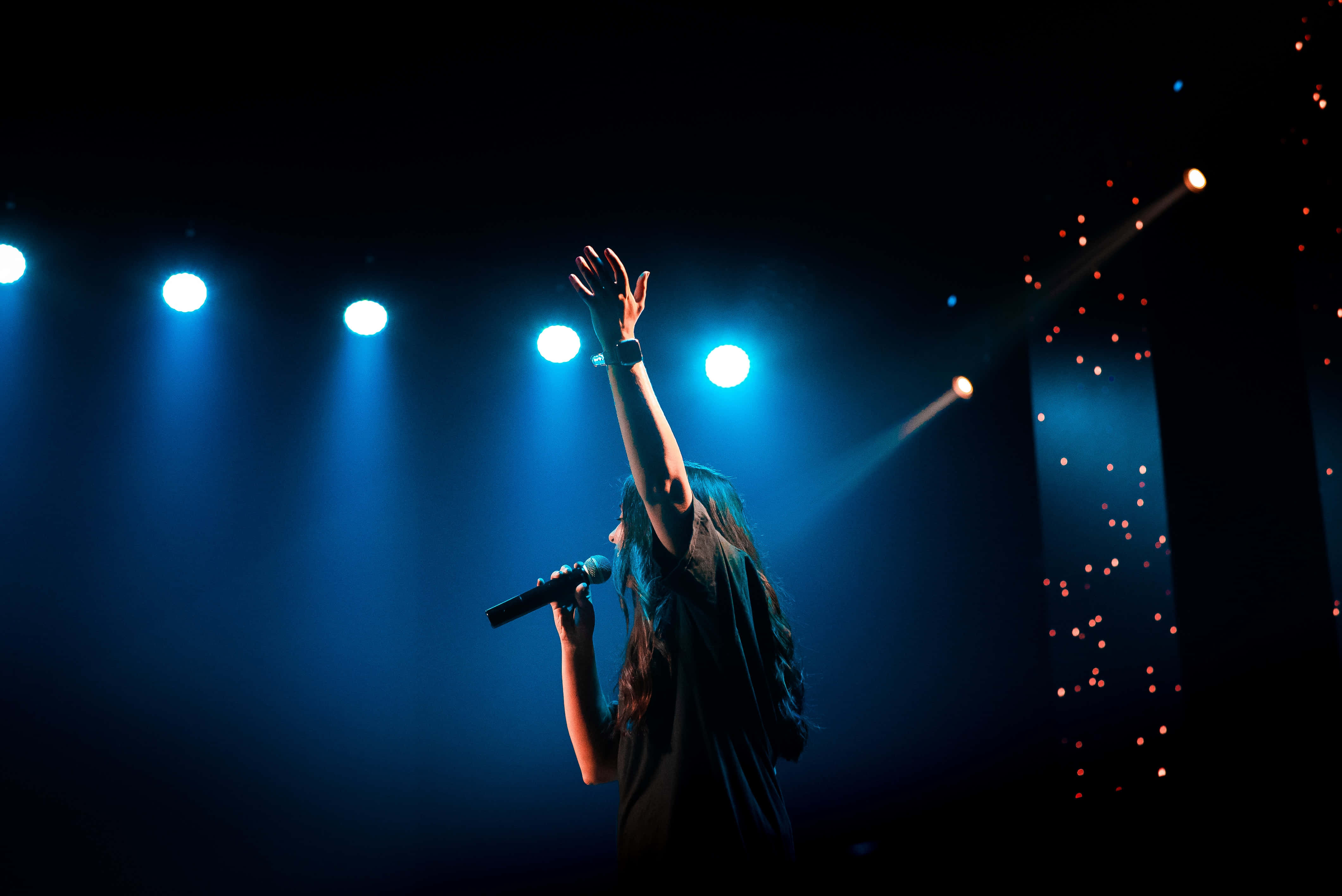 Christian Worship Leader, blue spotlights, stage, 4K Desktop Wallpaper