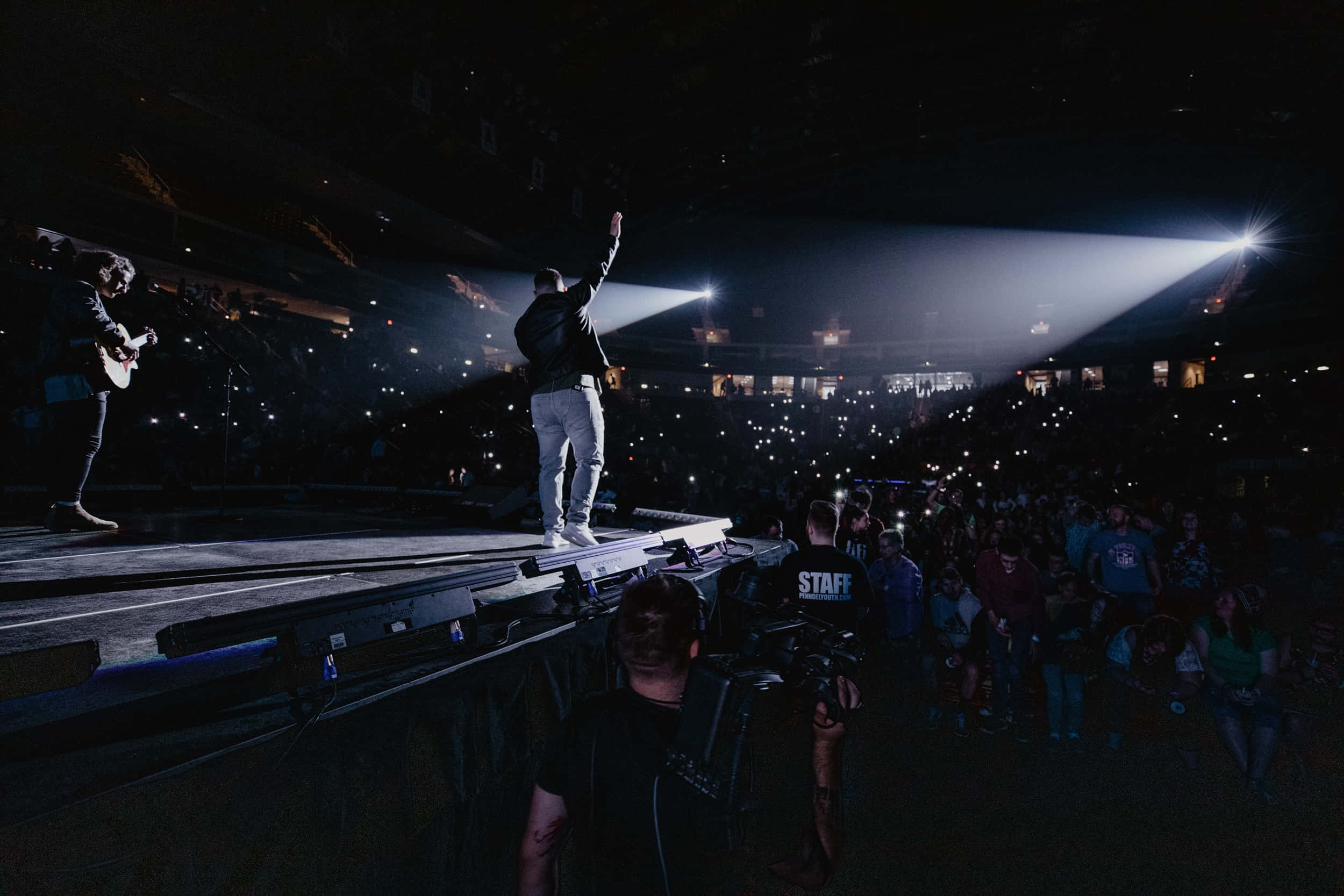 Worship Leader, stage equipment, glowing phones, Full HD Desktop Wallpaper