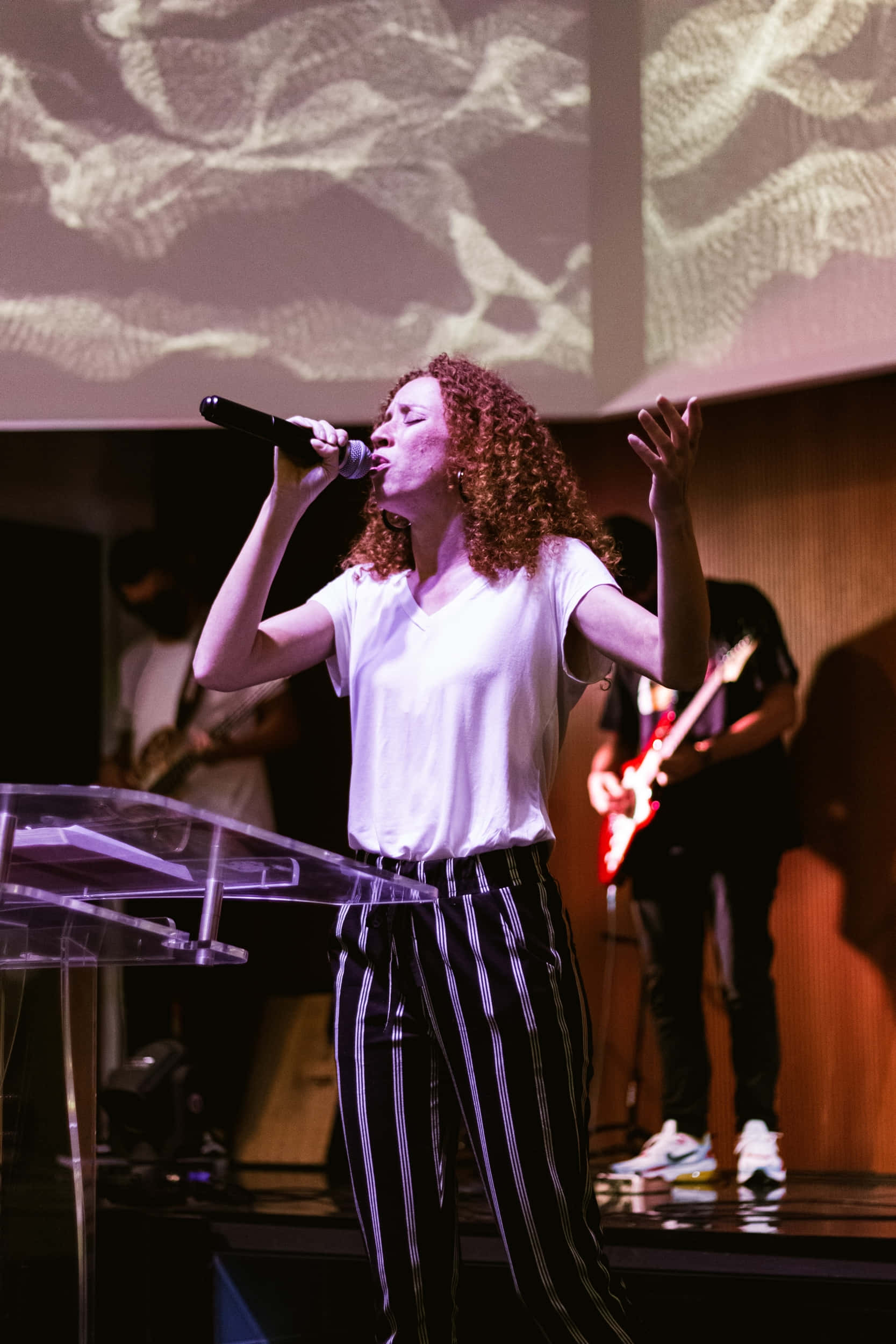 Worship Leader, singing on stage, warm lights, Full HD Phone Wallpaper