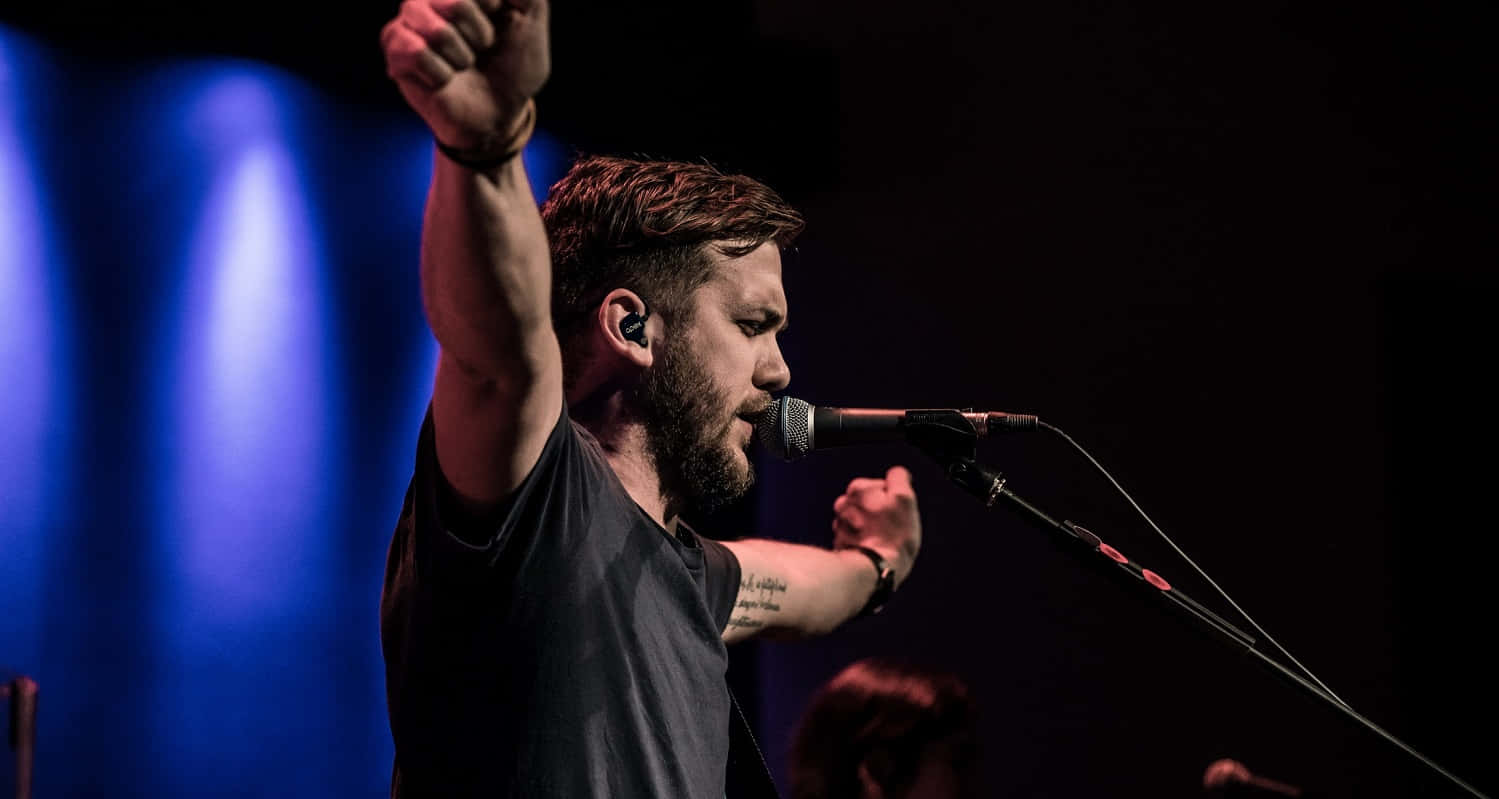 Worship Leader, stage, blue stage lighting, HD Desktop Wallpaper