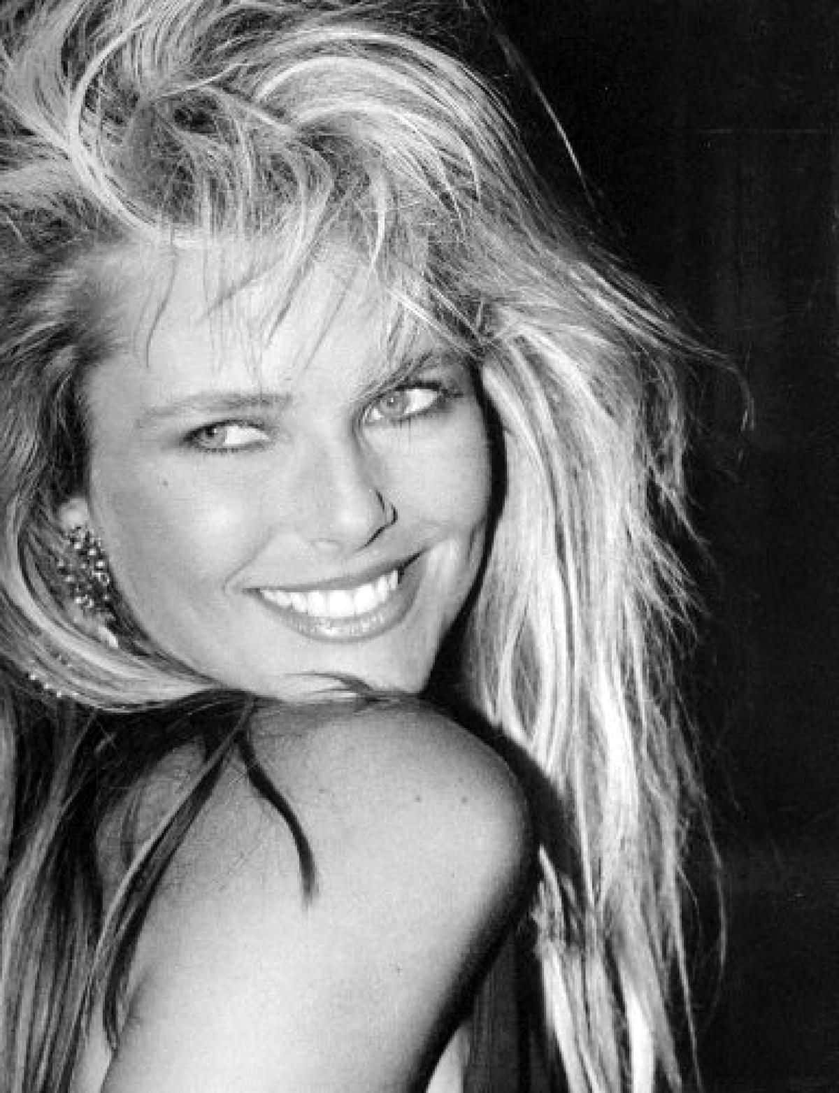 Christie Brinkley, black and white portrait, tousled blonde hair, HD Phone Wallpaper