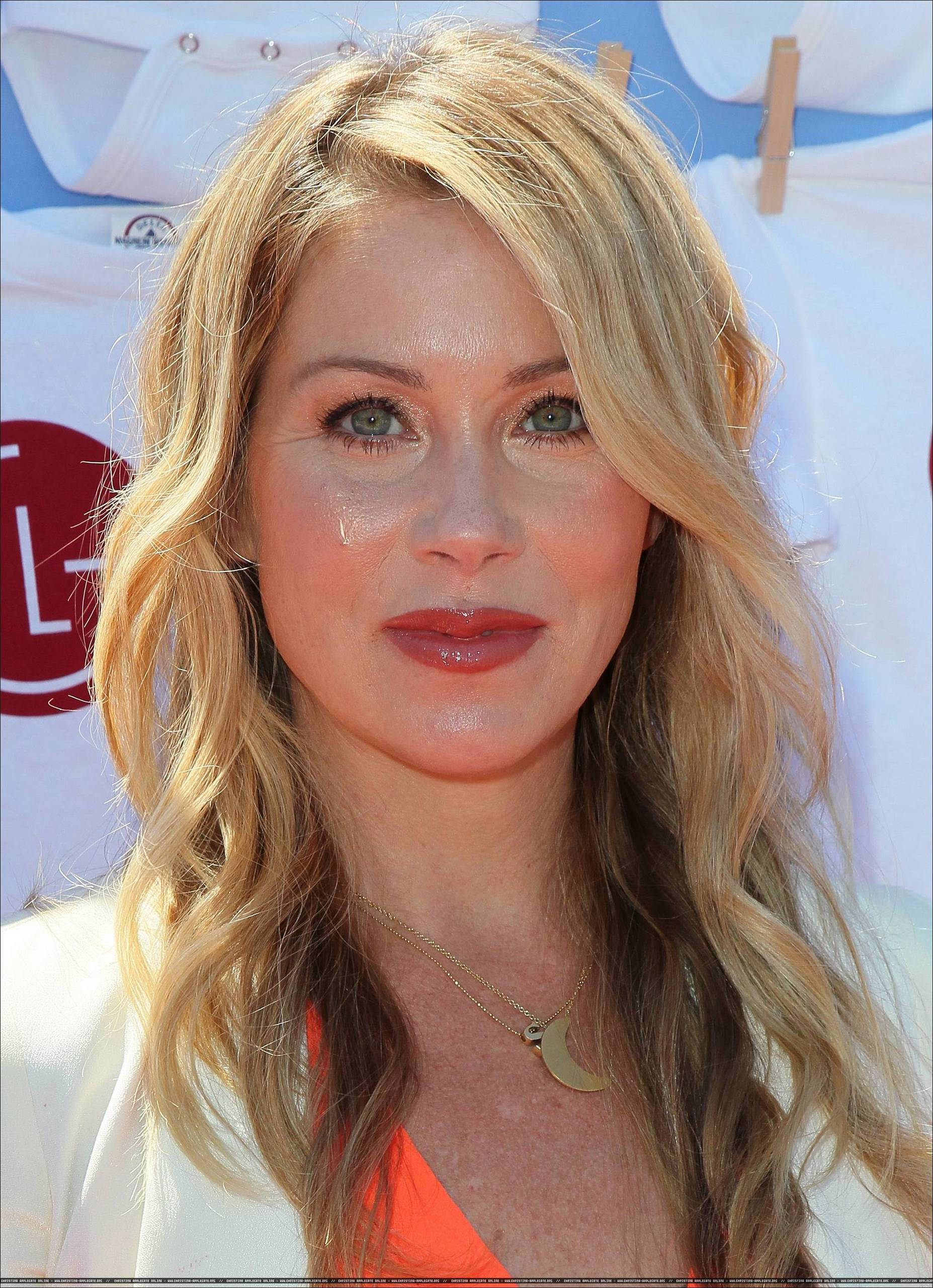 Christina Applegate, lead comedy actress awardee, orange top, 2K Phone Wallpaper