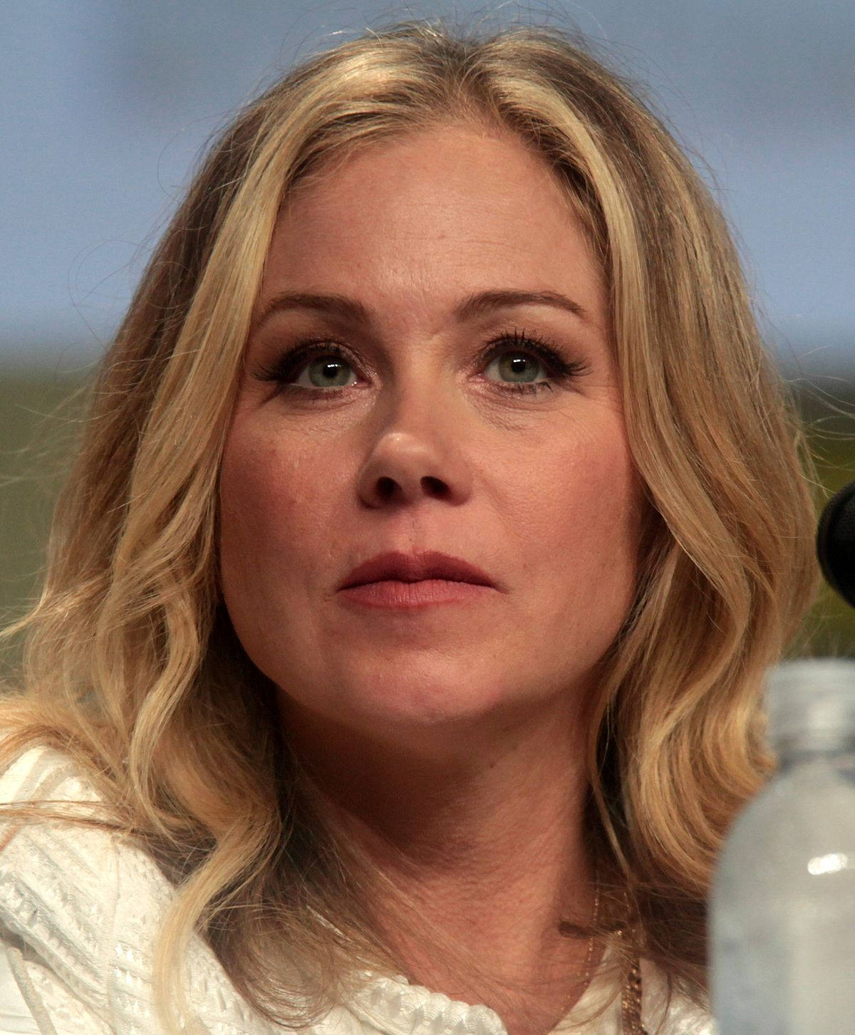 Christina Applegate, blonde, green eyes, HD Phone Wallpaper