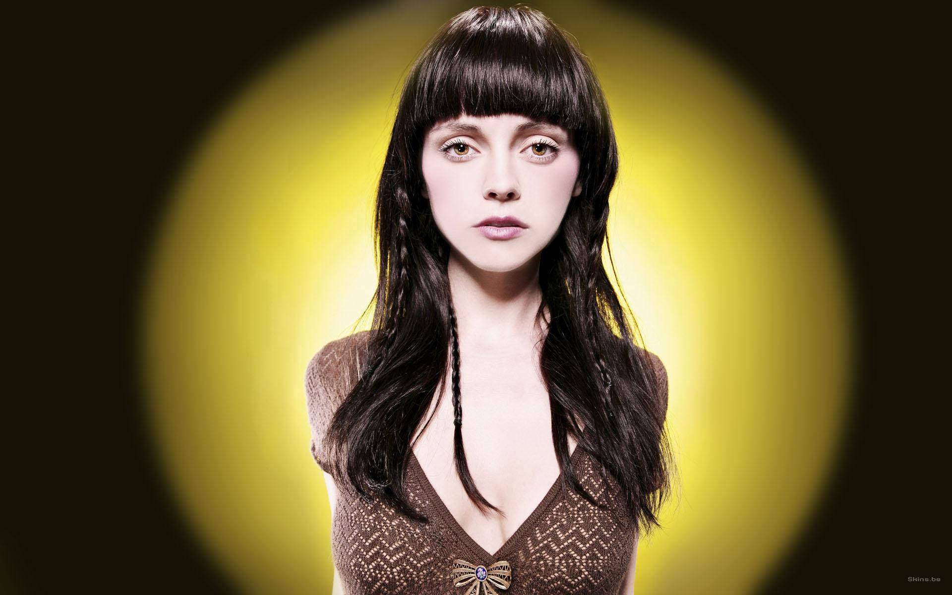 yellow light, Christina Ricci, dark hair, Full HD Desktop Wallpaper