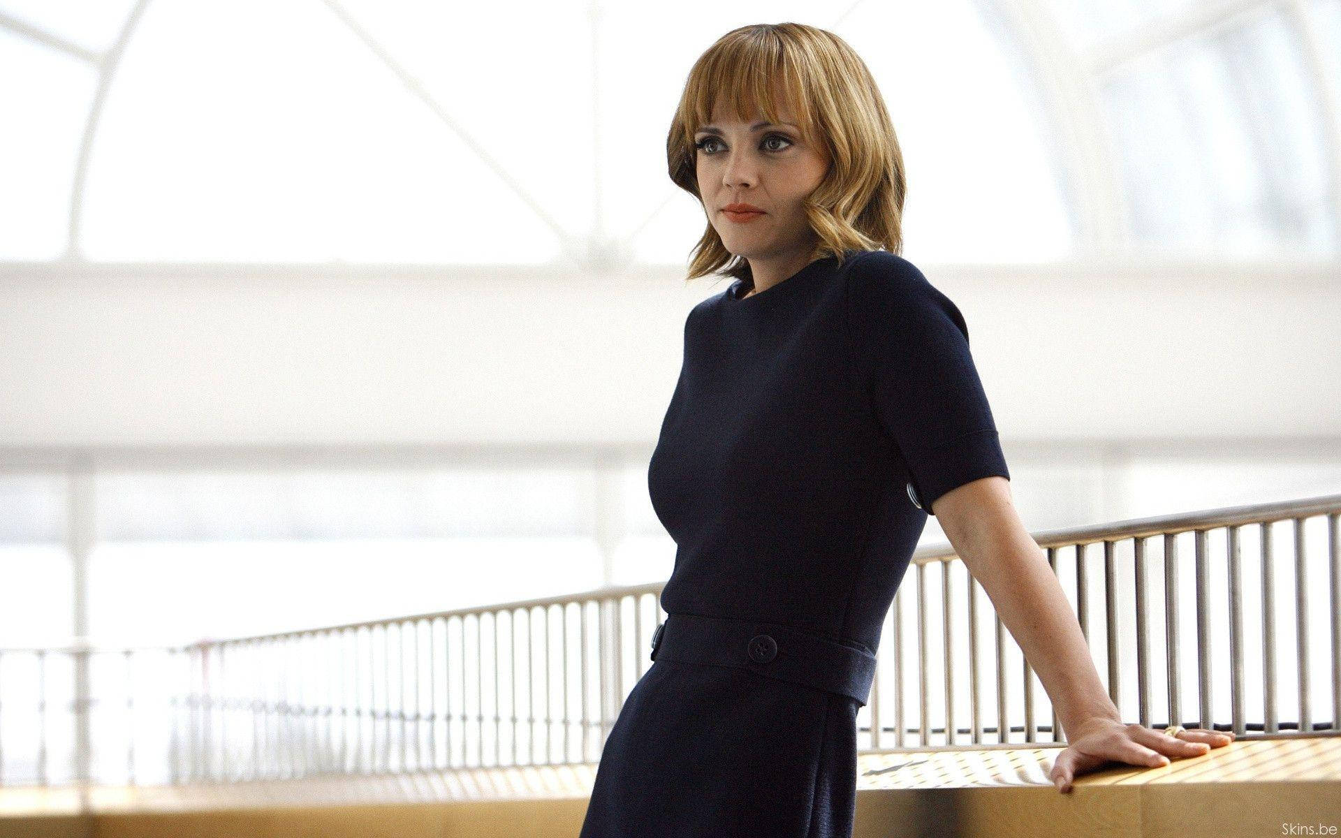 Christina Ricci, blonde, dark dress, Full HD Desktop Wallpaper