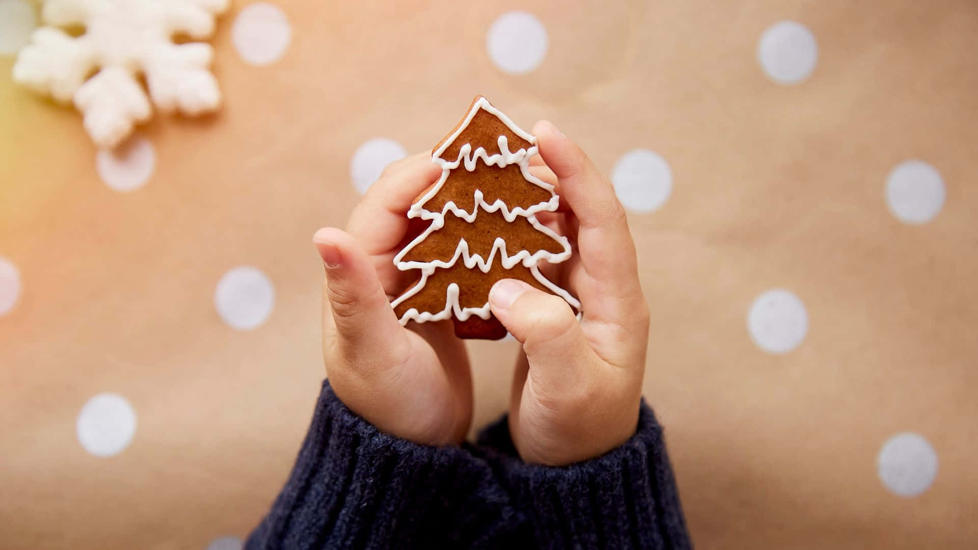 Christmas Aesthetic Computer, gingerbread Christmas tree cookie, warm polka dot background, Full HD Desktop Wallpaper