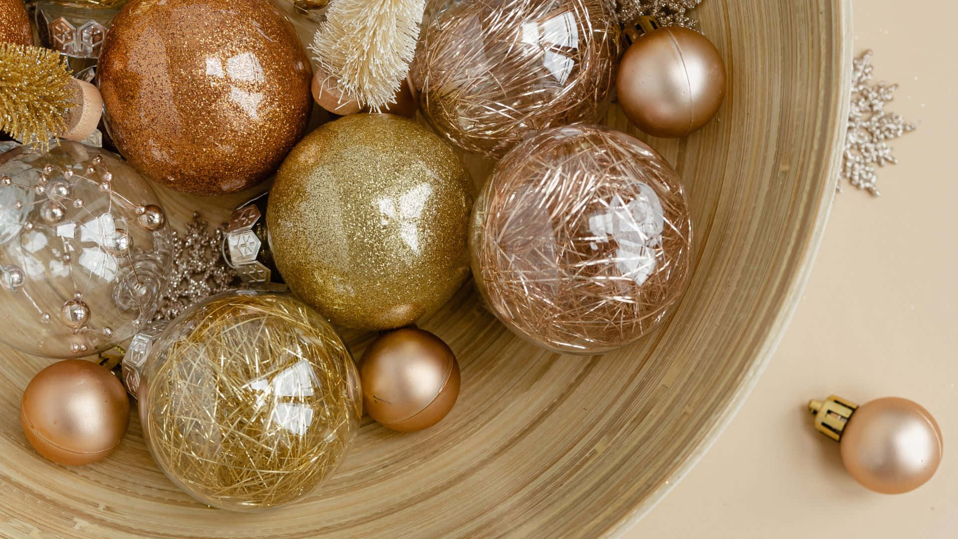 Golden Christmas Balls, wooden bowl, dried grass, Full HD Desktop Wallpaper