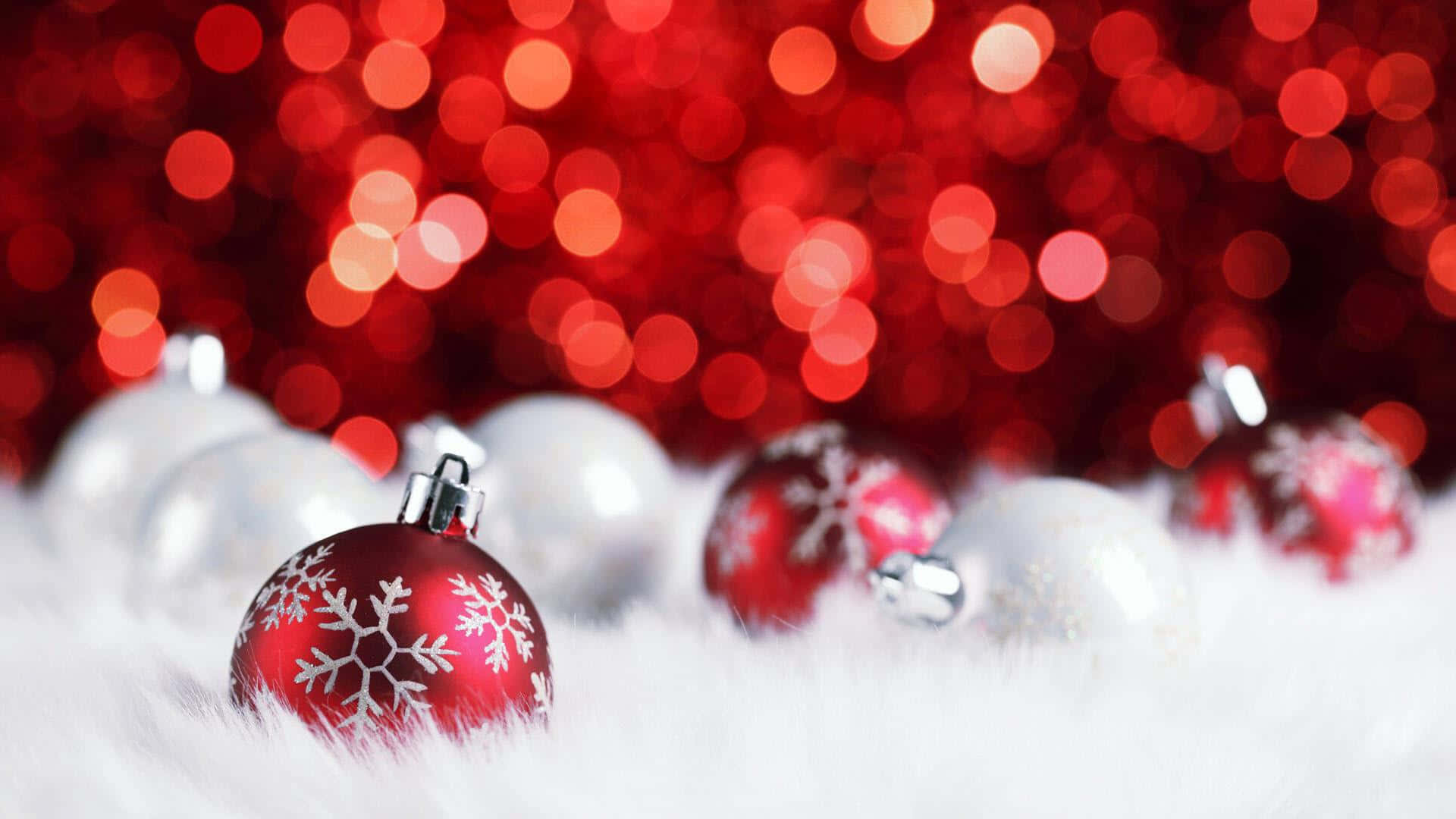Red And White Christmas Aesthetic Computer, shiny red and silver Christmas ornaments, fluffy white fur, Full HD Desktop Wallpaper
