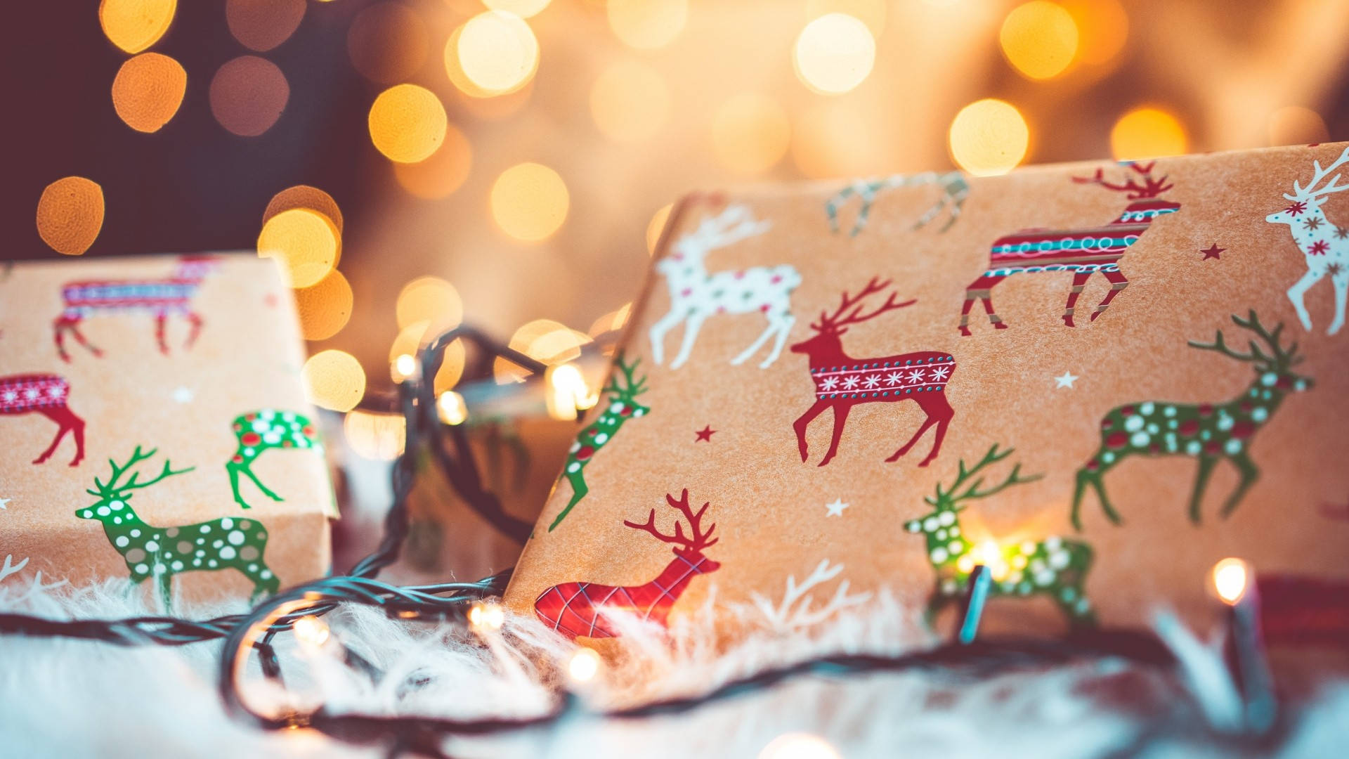 Deer Christmas Aesthetic Desktop, reindeer patterns, festively wrapped gifts, Full HD Desktop Wallpaper