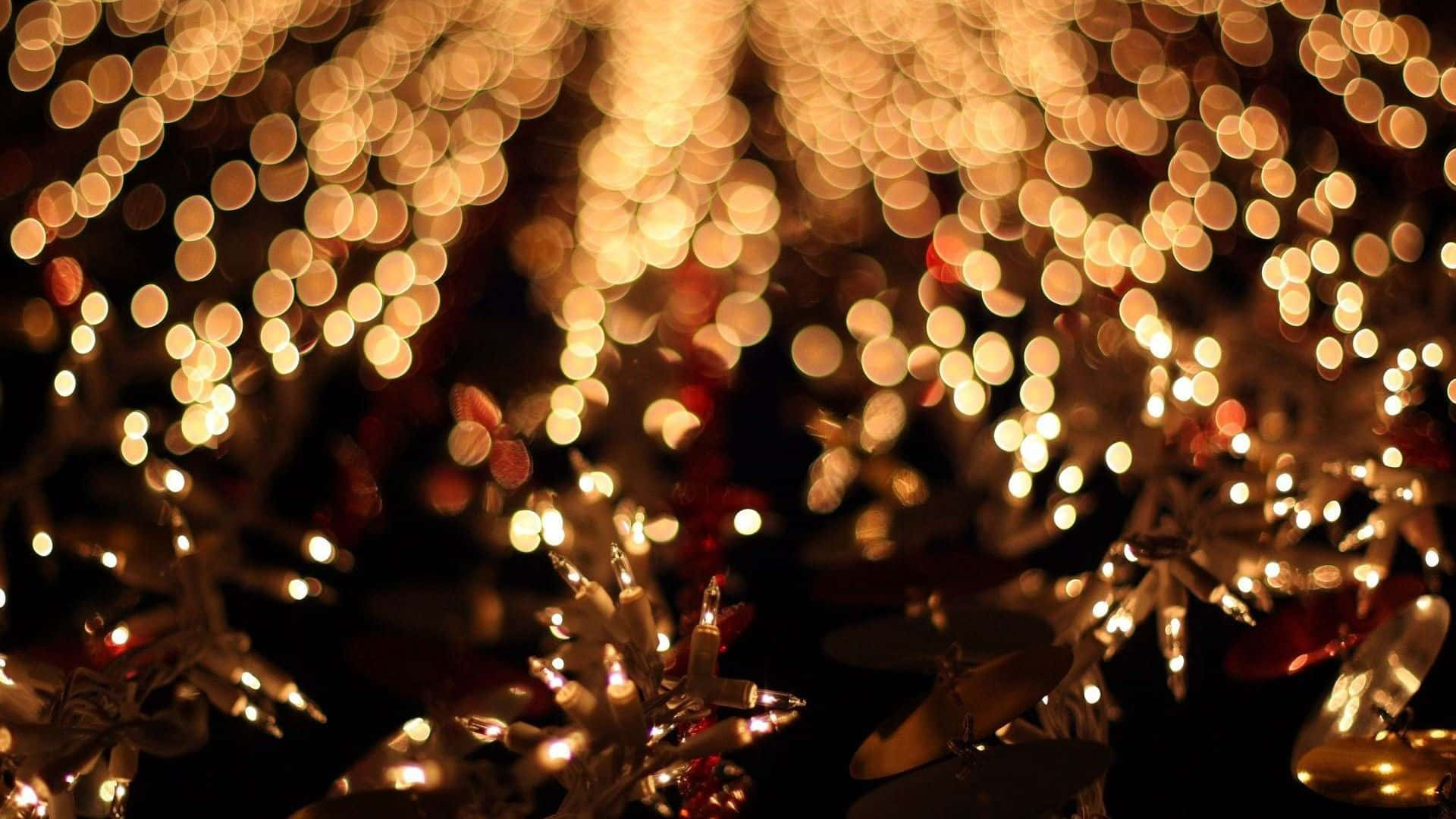 Christmas Aesthetic Tumblr Computer, golden bokeh lights, festive red and silver ornaments, Full HD Desktop Wallpaper