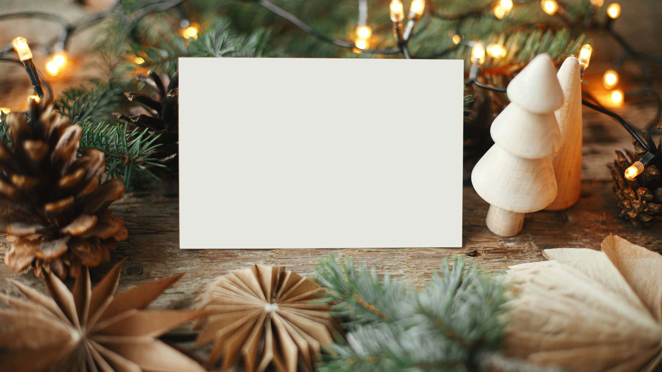 Christmas Aesthetic Tumblr Computer, rustic wooden table, pinecones, 2K Desktop Wallpaper