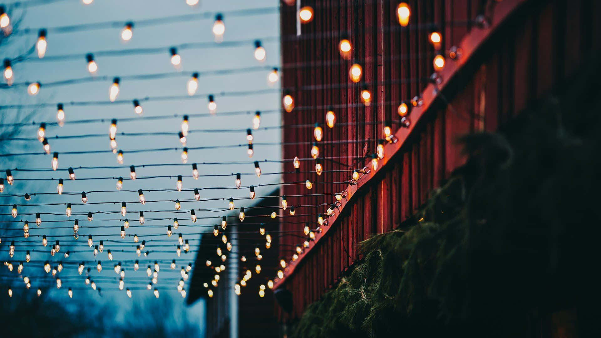 Christmas Aesthetic Tumblr Computer, warm glowing bulbs, twilight sky, Full HD Desktop Wallpaper