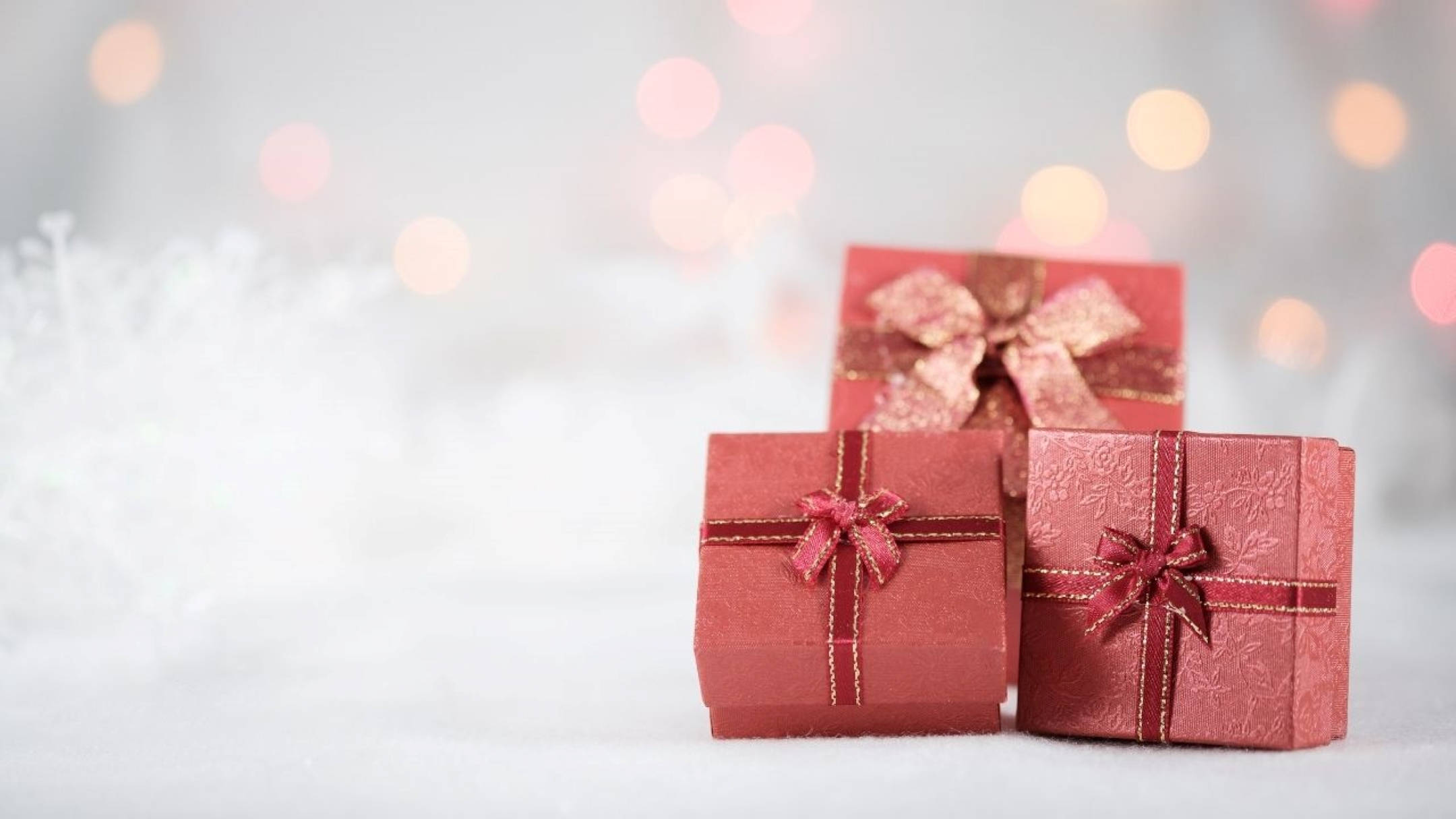 Christmas Aesthetic, red gift boxes, bows, Full HD Desktop Wallpaper