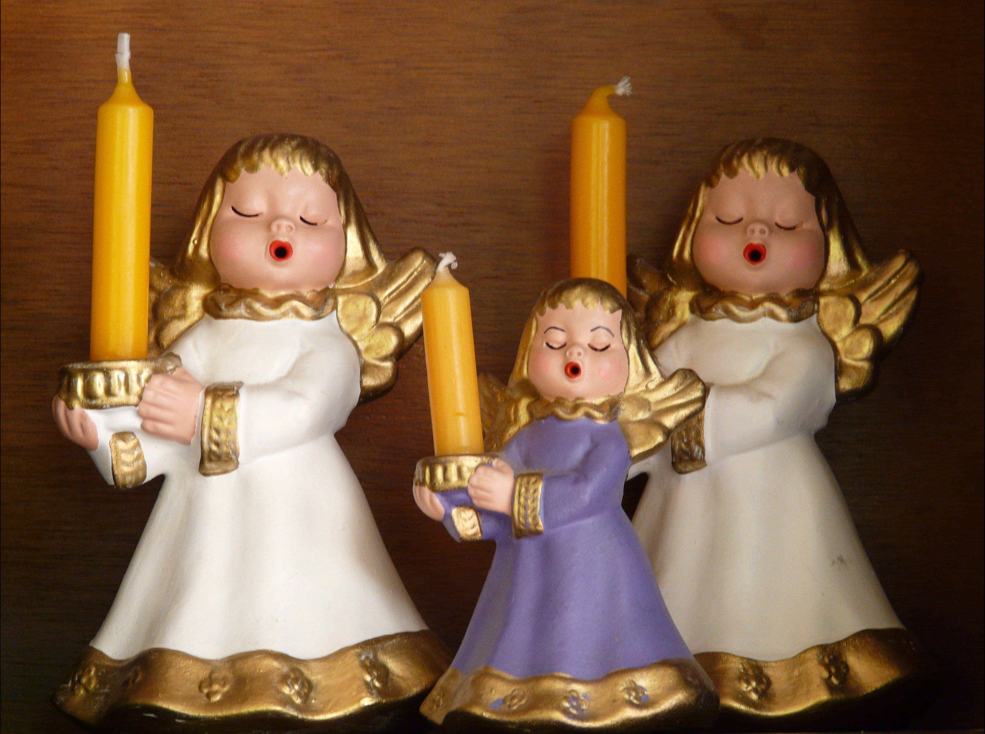 Christmas Angels, yellow candles, ceramic angel figurines, 2K Desktop Wallpaper
