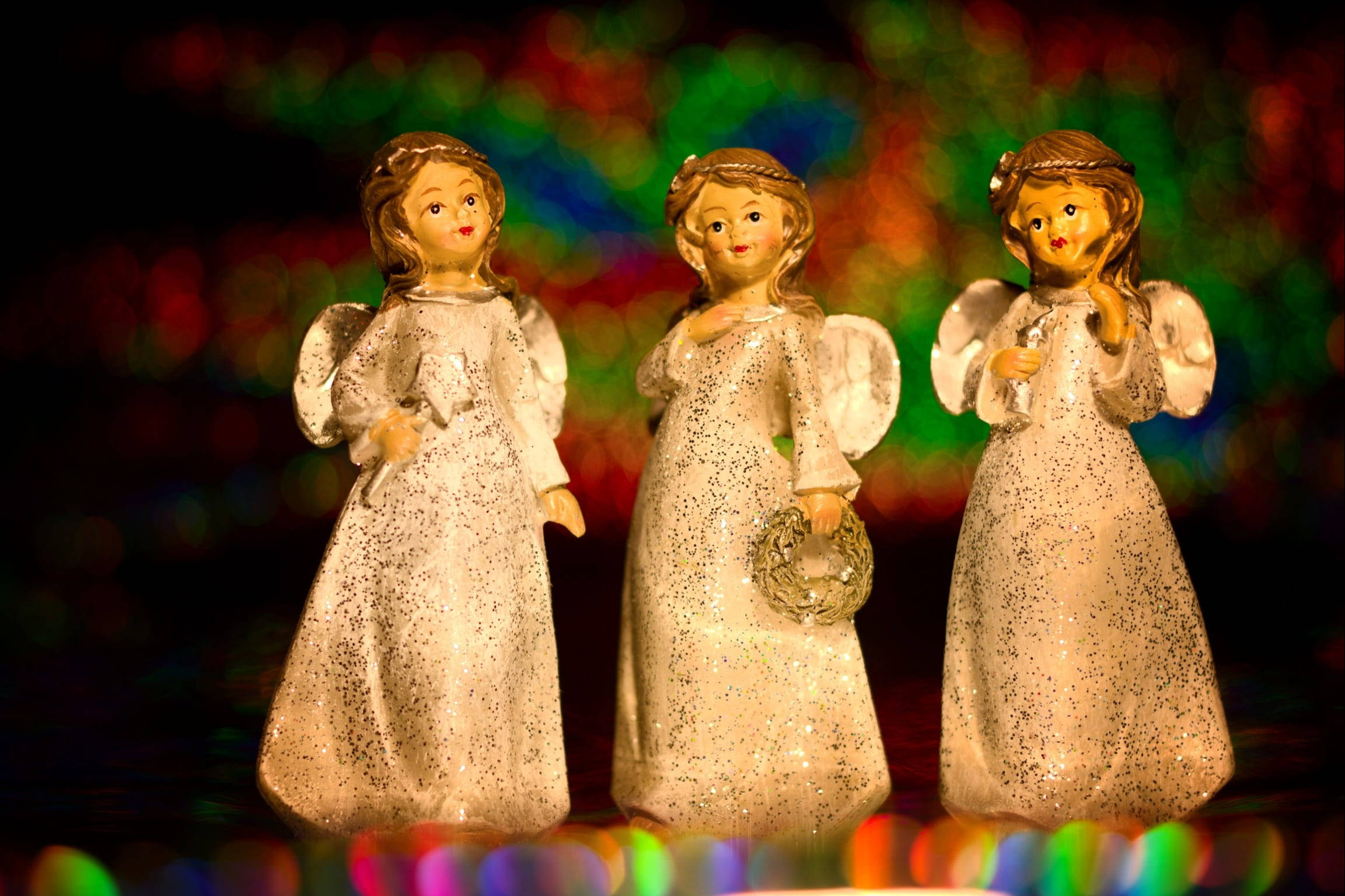 Three Christmas Angels, glittering angel figurines, vibrant bokeh background, Full HD Desktop Wallpaper