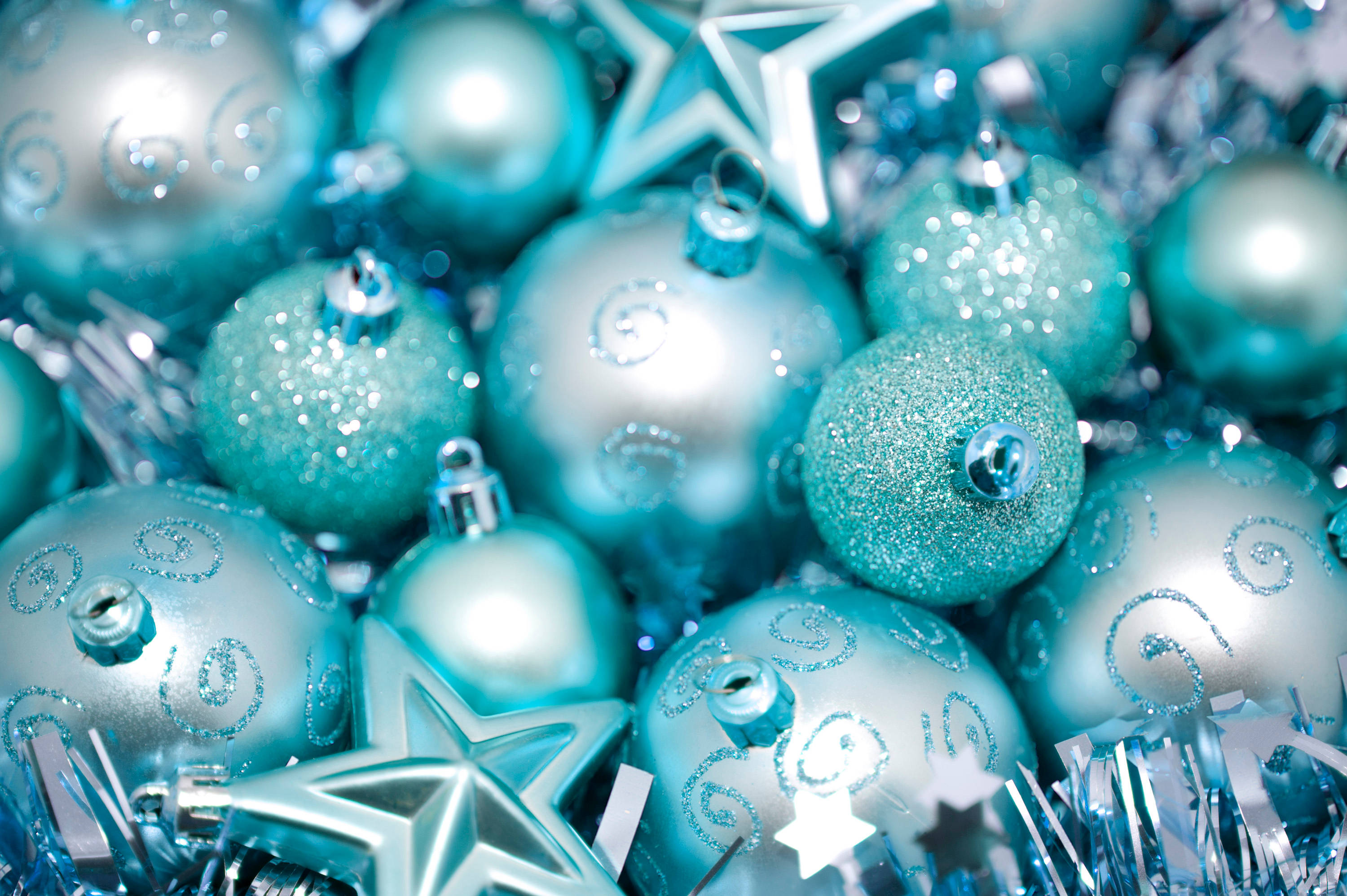 cyan christmas baubles, turquoise, silver, 2K Desktop Wallpaper