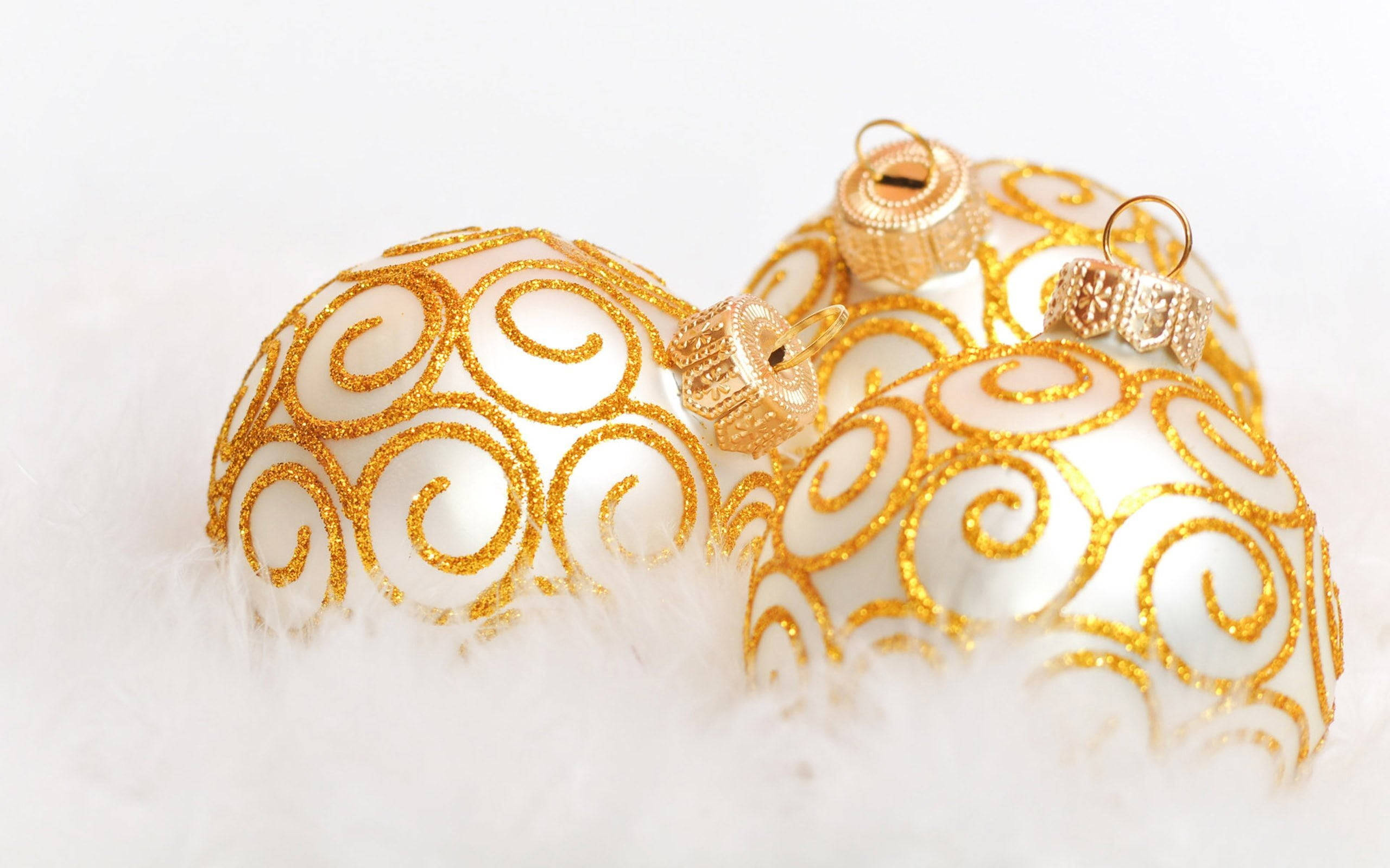 gold decorative christmas balls, white Christmas ornaments, gold glitter swirls, 2K Desktop Wallpaper