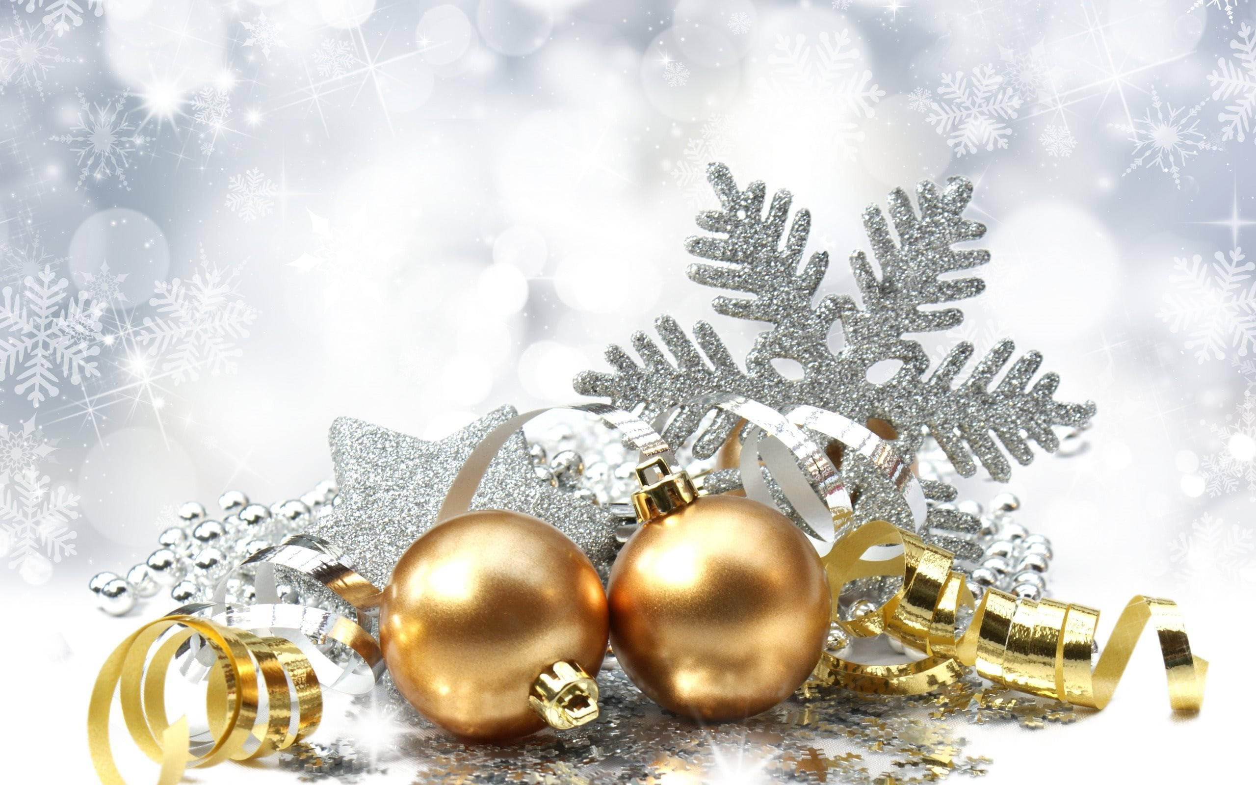 gold christmas balls, silver snowflakes, bokeh winter background, 2K Desktop Wallpaper