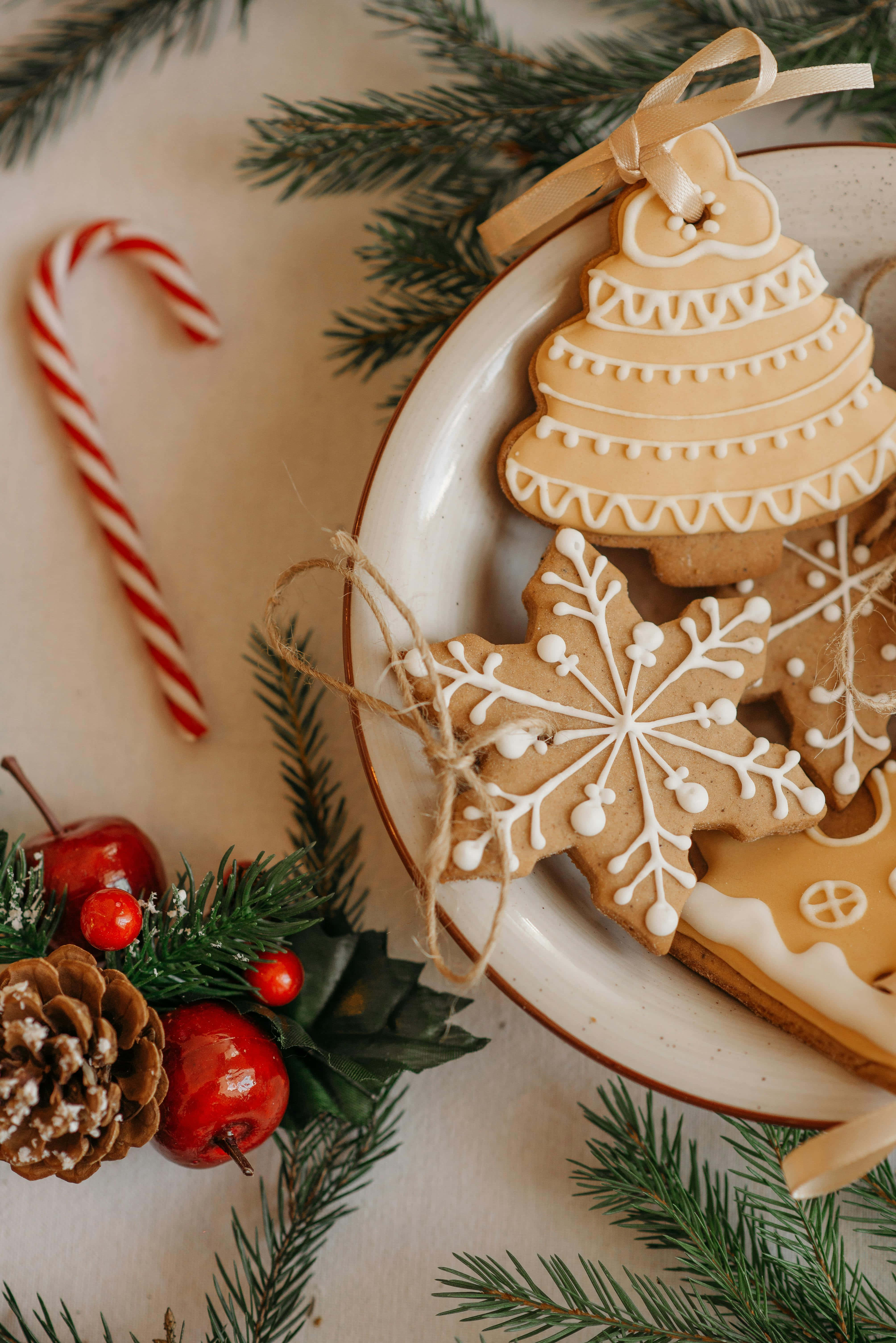 gingerbread cookies, tree, snowflake, 5K Phone Wallpaper