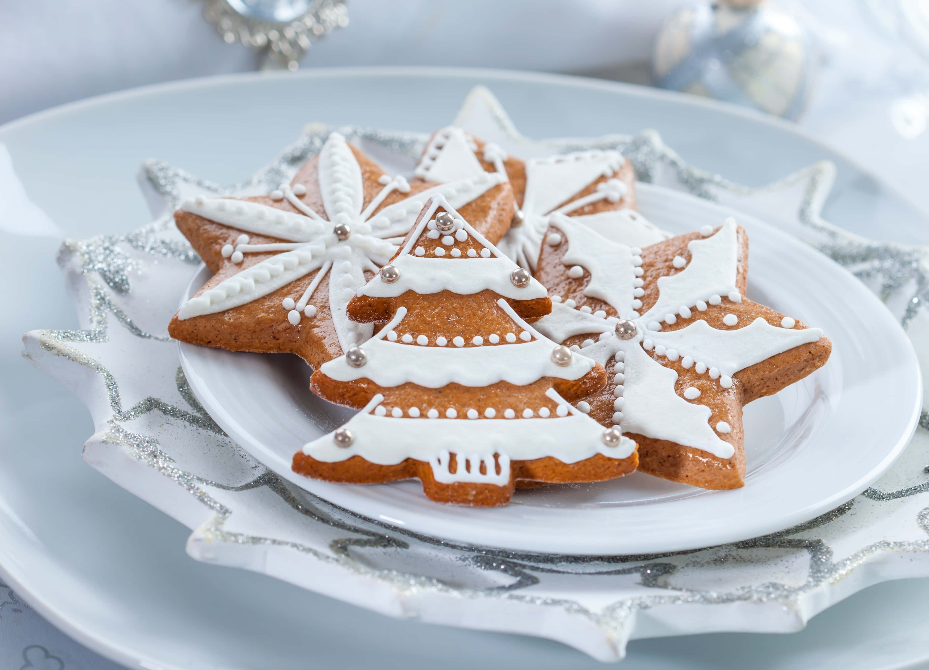 gingerbread cookies, Christmas trees, snowflakes, 2K Desktop Wallpaper