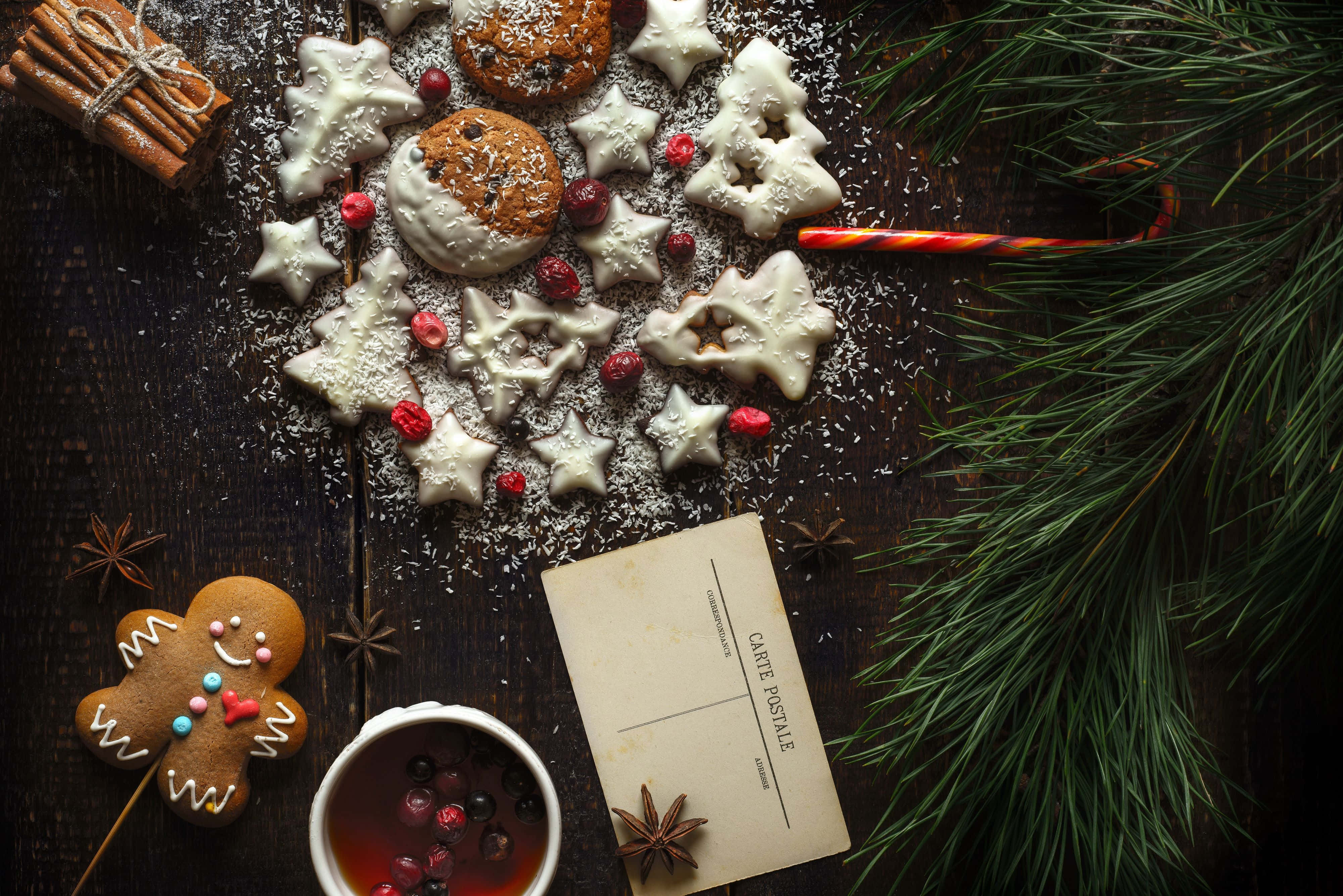 gingerbread cookies, star-shaped treats, cinnamon sticks, 4K Desktop Wallpaper
